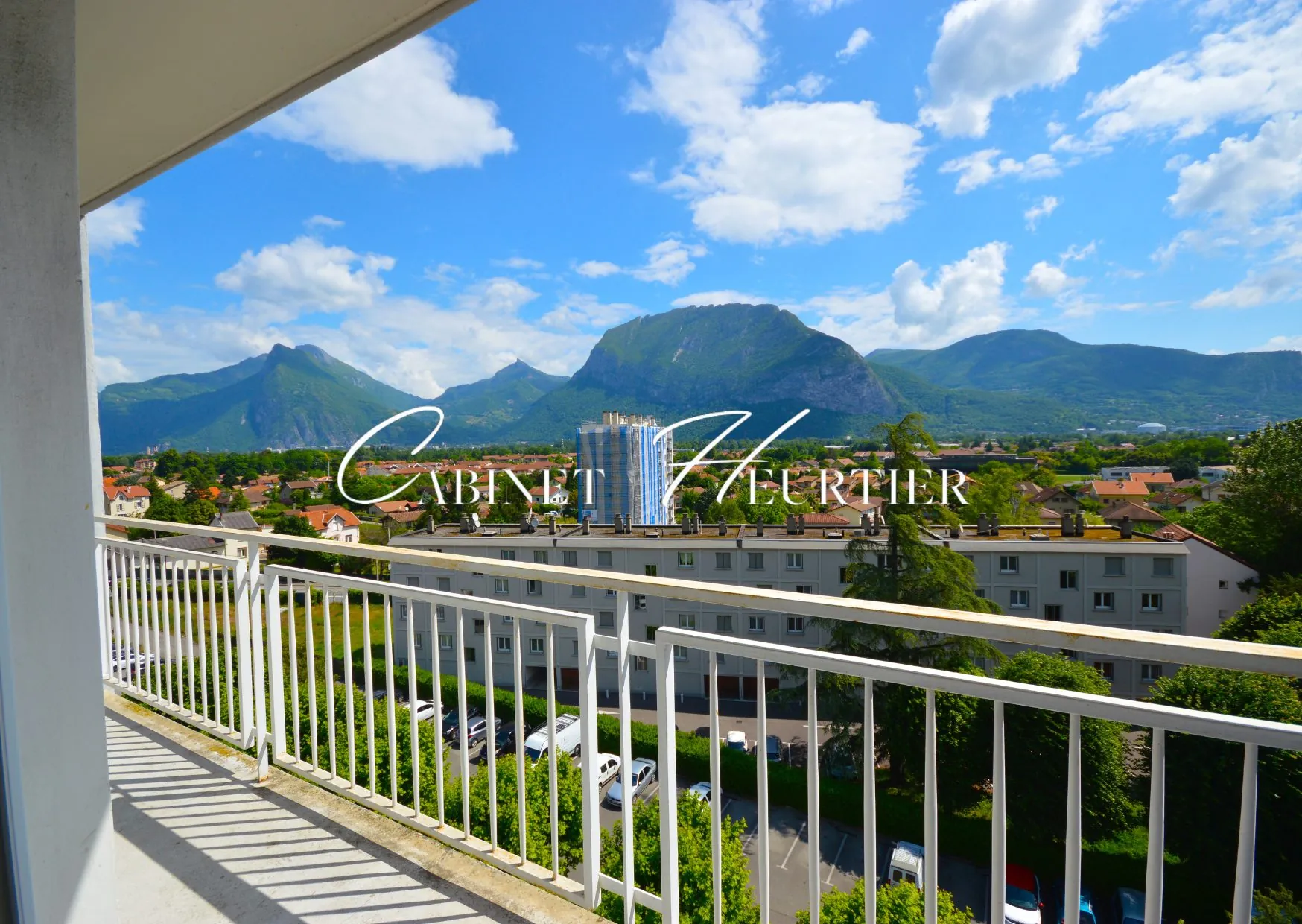 Bel appartement T3 avec vue à Sassenage, dernier étage, rénové, parking privé