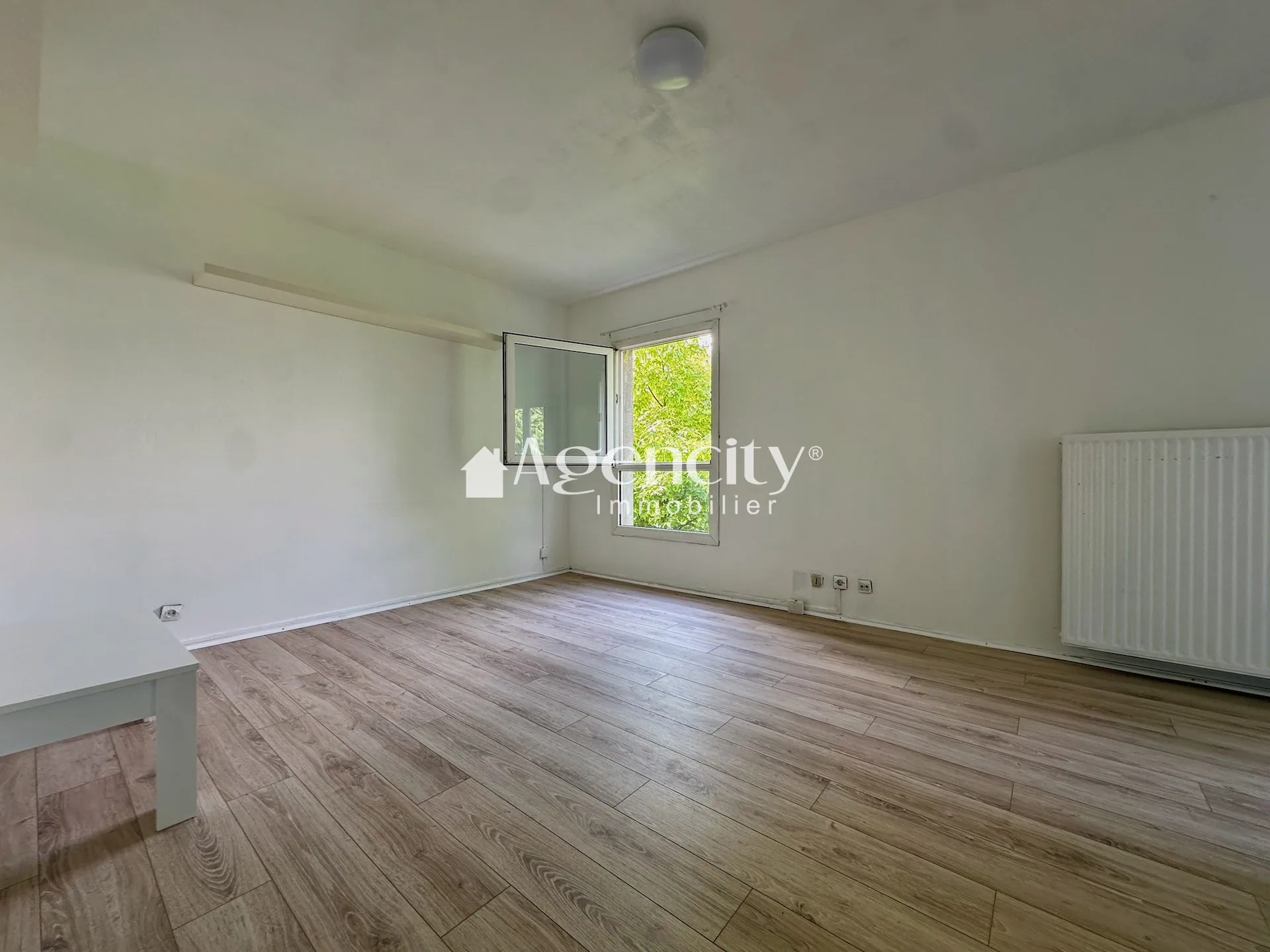 Appartement 2 pièces à vendre à Torcy, proche RER A avec balcon et parking