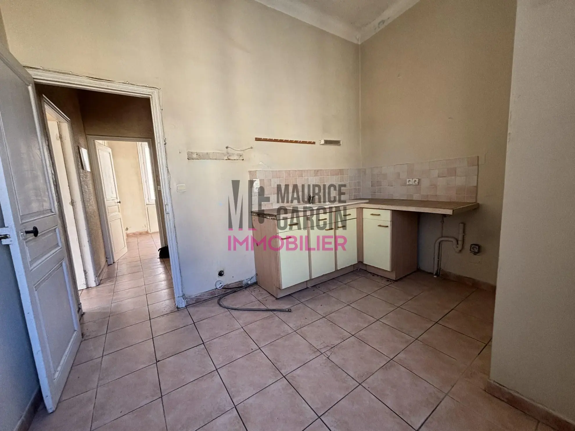 Maison 128 m² à Carpentras avec jardinet, parking, proche centre-ville 