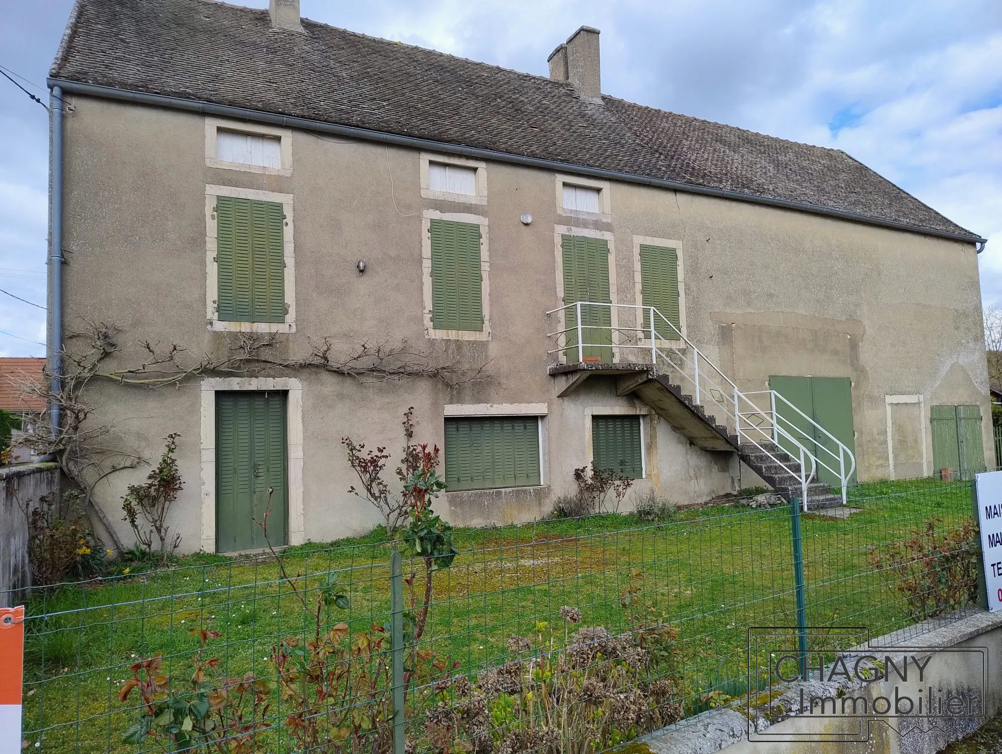 Ensemble immobilier en pierre avec jardin entre Chagny et Beaune