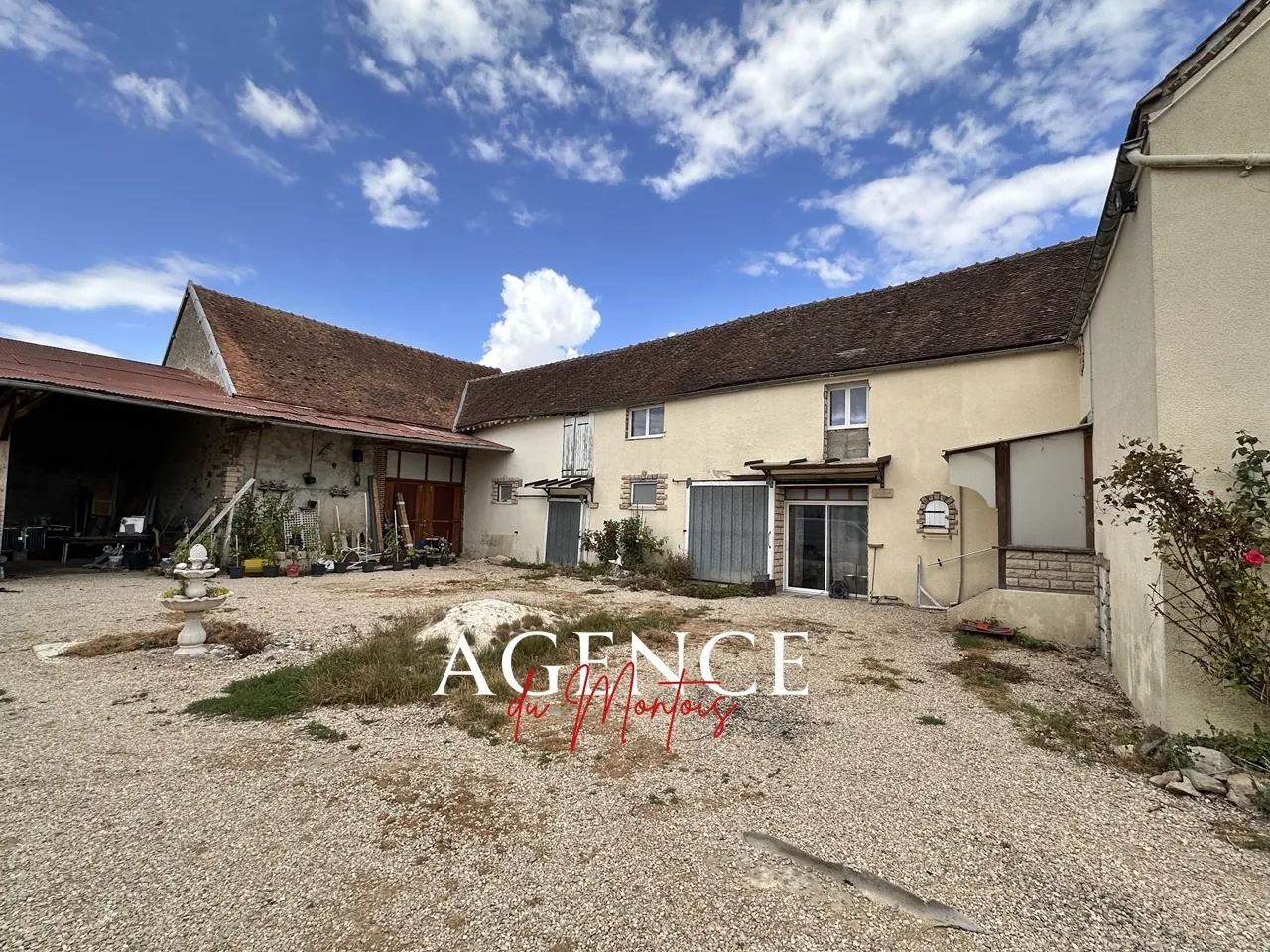 Fermette à rénover avec 2 logements et dépendances près de Nogent-sur-Seine