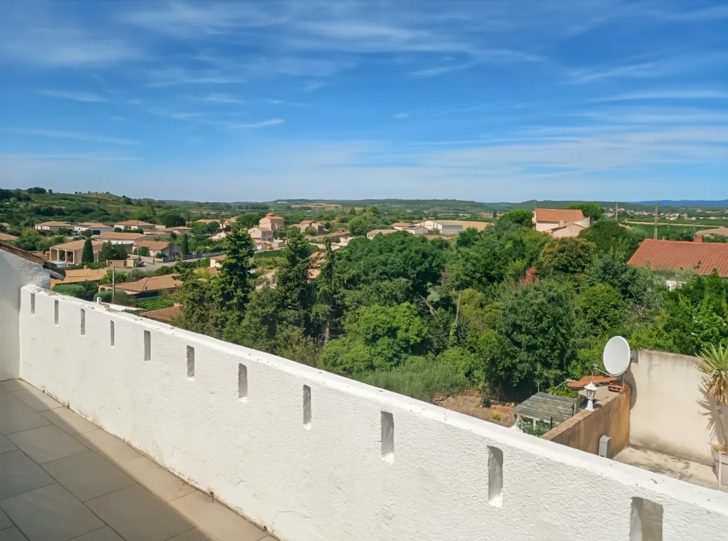 Immeuble à vendre à Puisserguier avec deux appartements et potentiel de développement 