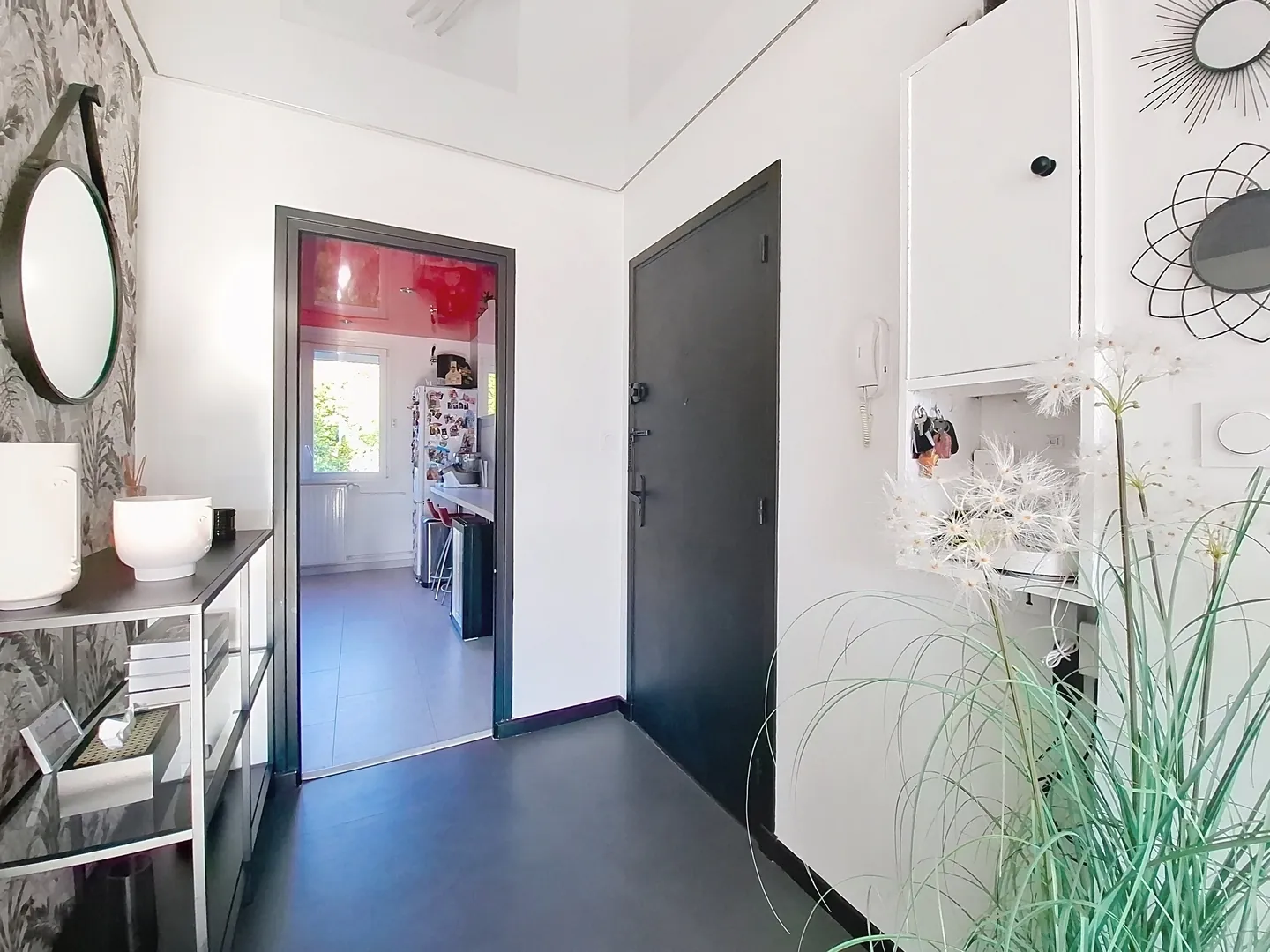Appartement T3 rénové à Voiron avec vue panoramique, parking et cave 