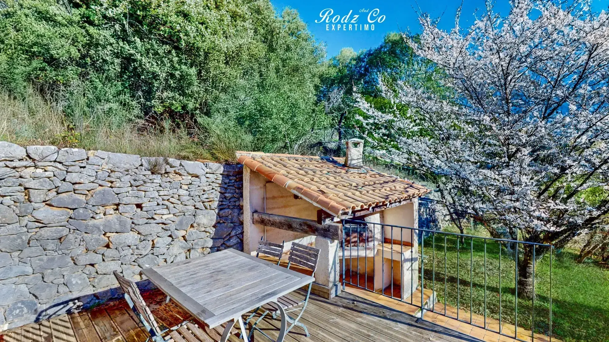 Maison de plain-pied avec grand terrain à Simiane-la-Rotonde 