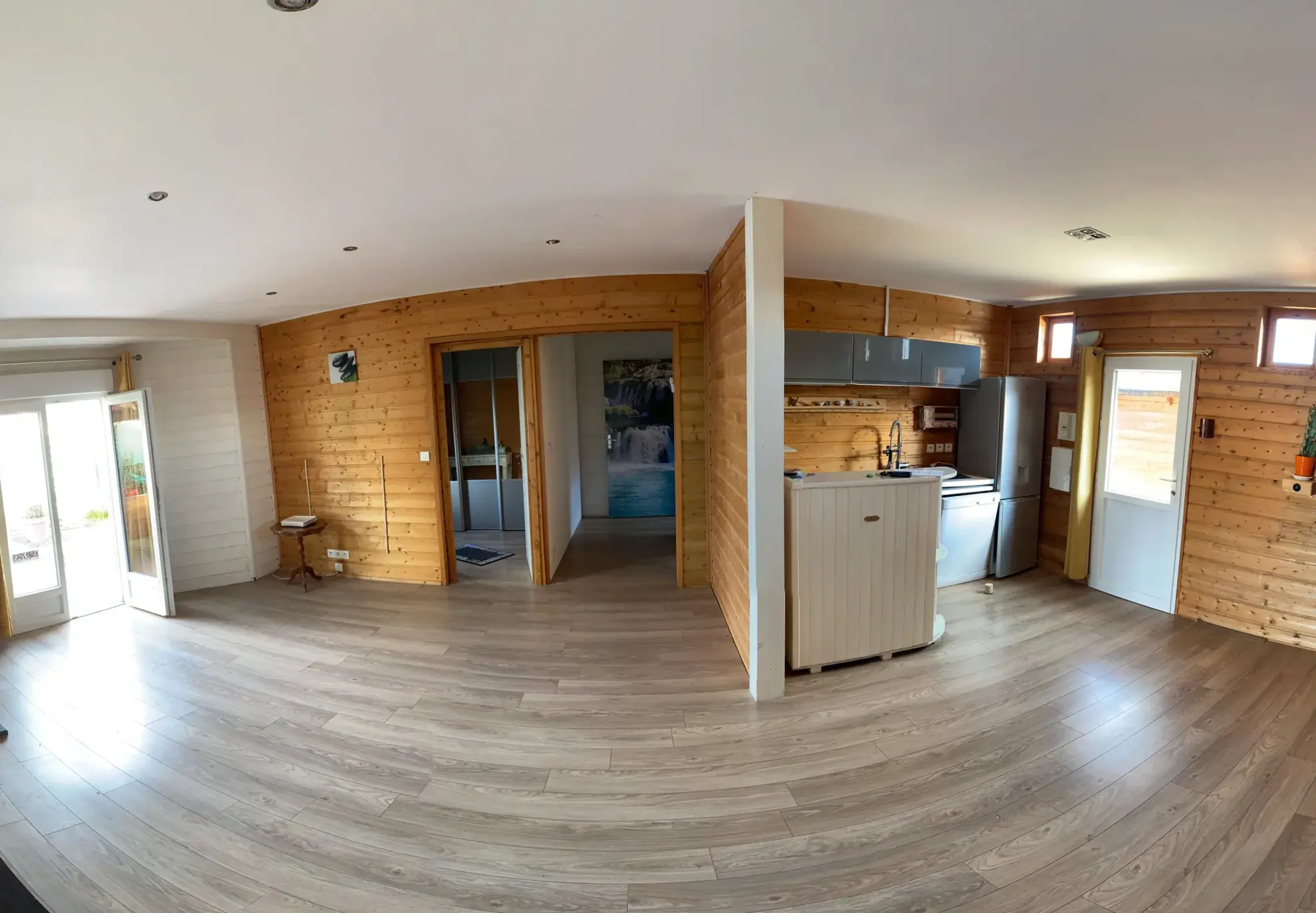 Charmant chalet à vendre à Ouistreham, proximité plages, avec garage et parking