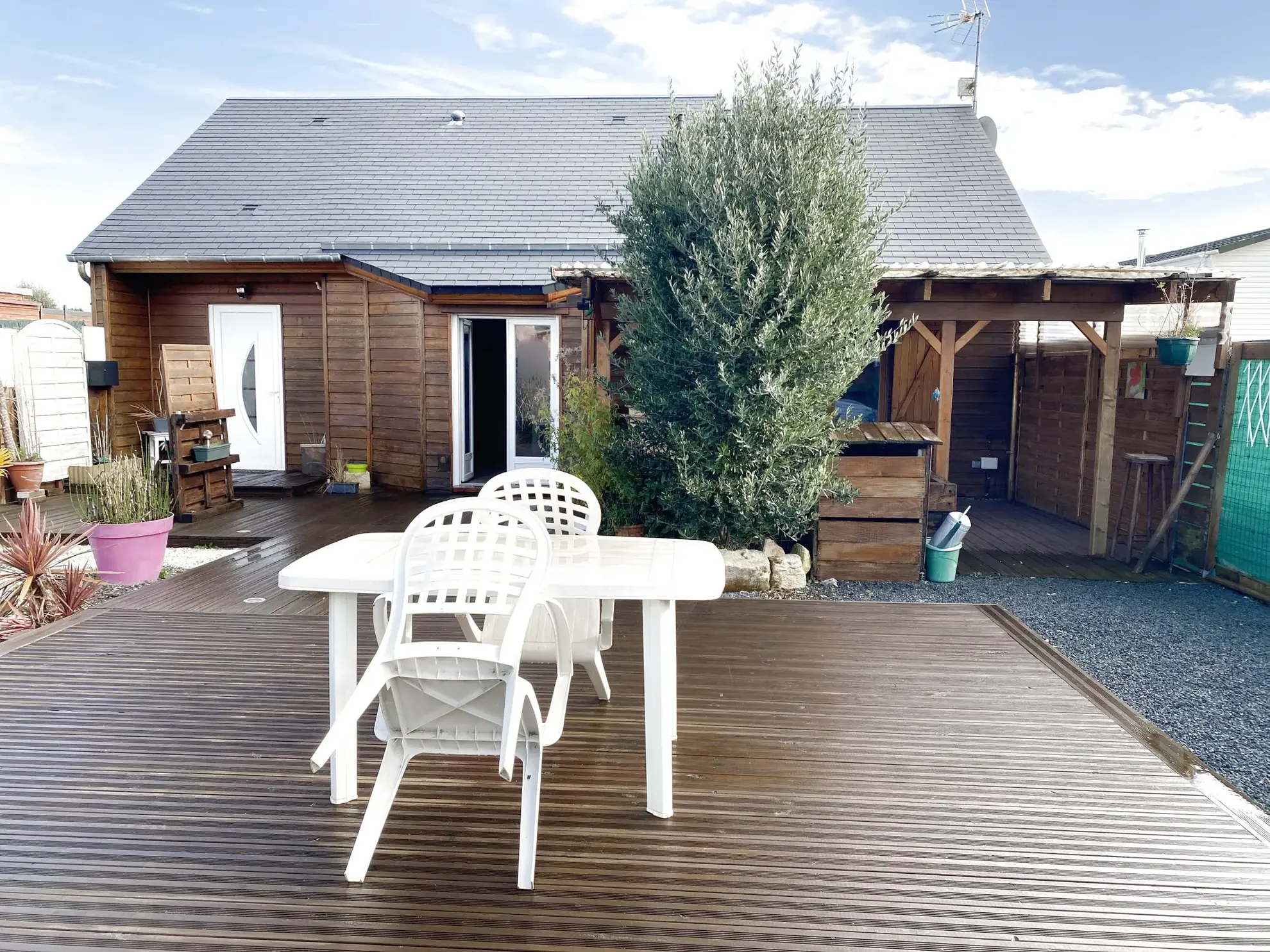 Chalet en bois de 70 m² à vendre à Ouistreham, proche plage et commodités