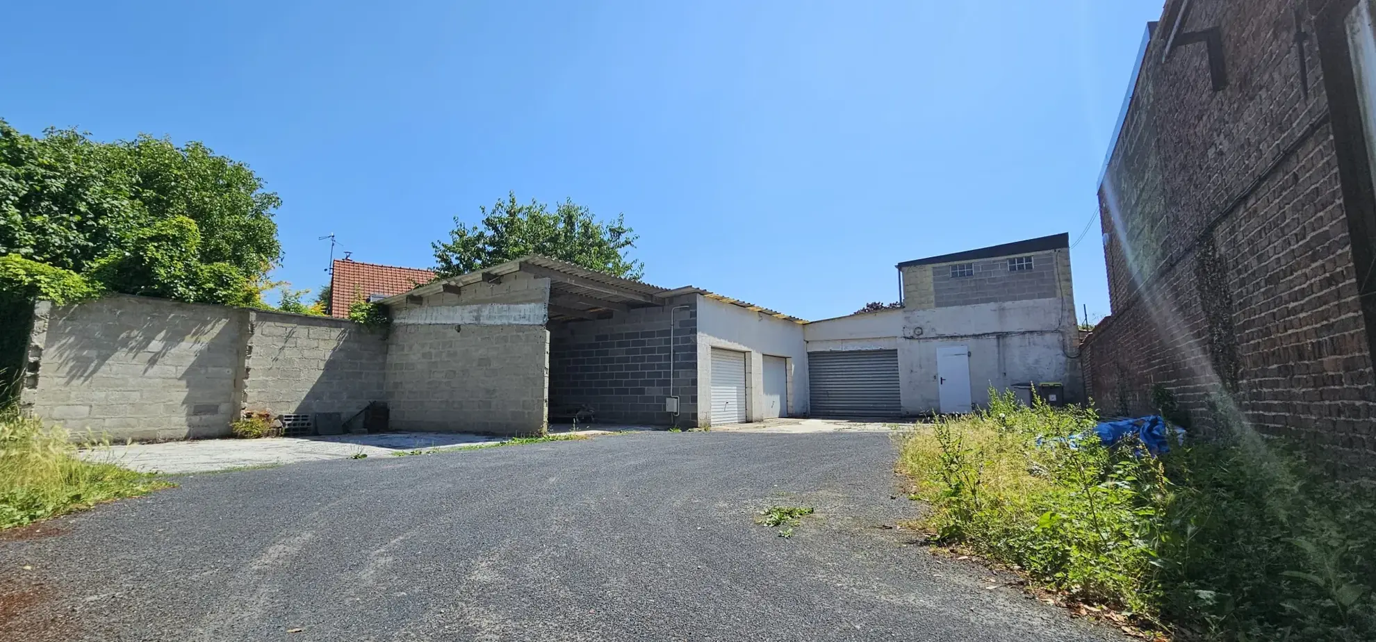A vendre ensemble immobilier avec hangar et garages à Lezennes - Zone résidentielle
