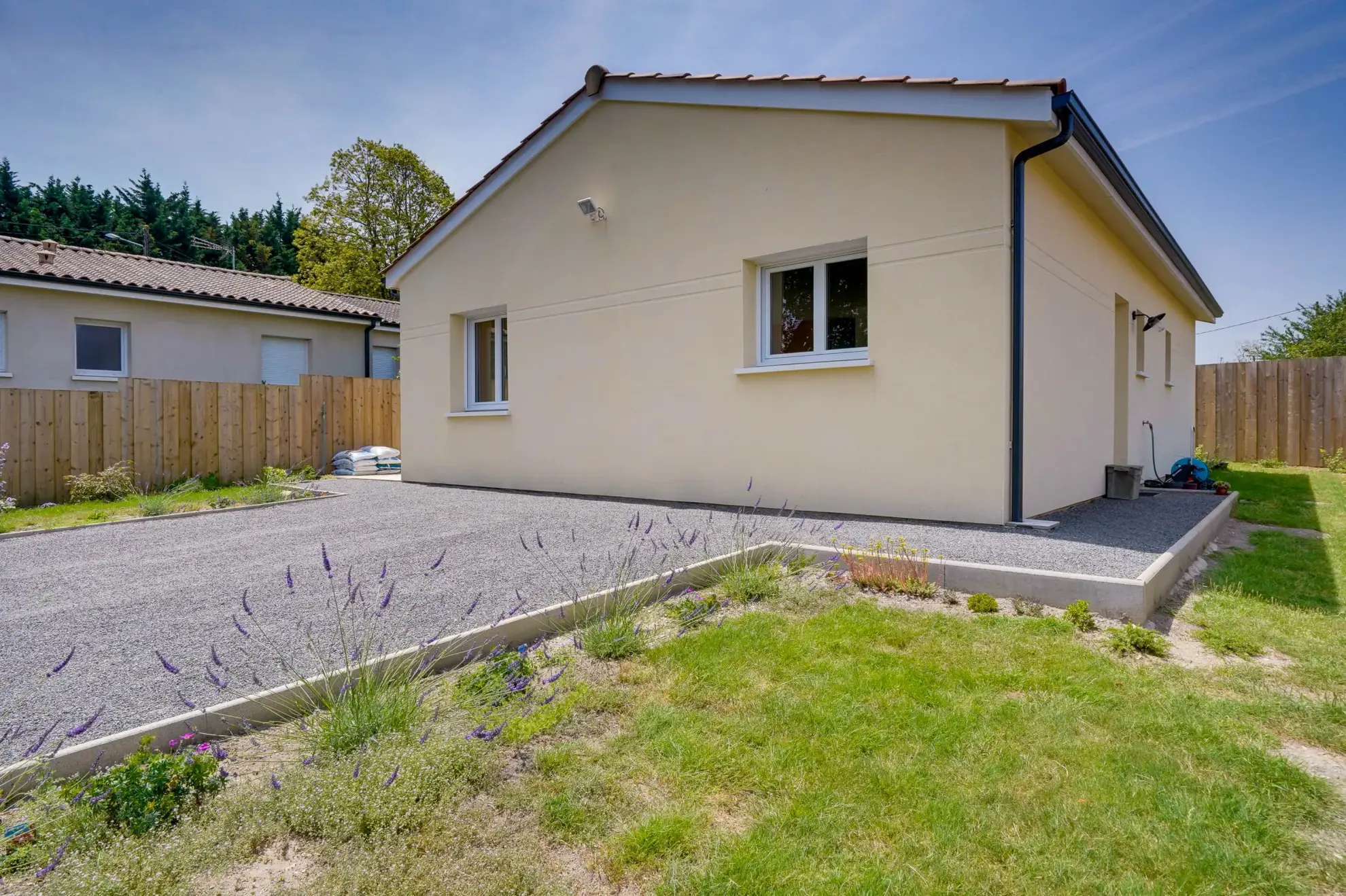 Maison neuve 4 pièces de 82m² avec terrasse et parking à Montlieu-la-Garde