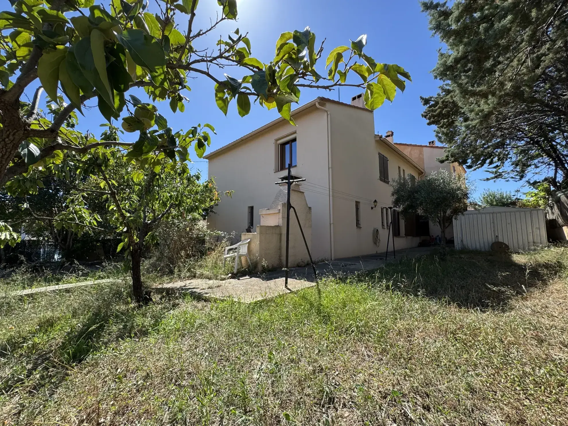 Maison familiale avec deux appartements, garage et jardin à Saint Féliu d'Avall 