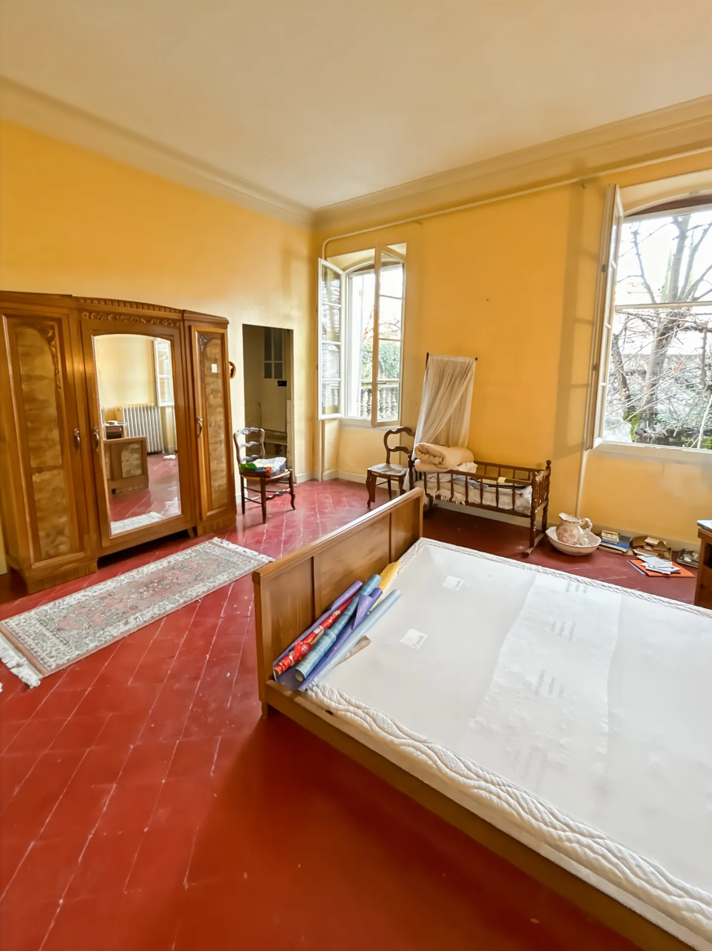 Appartement à rénover de 138 m² avec jardin à Cavaillon - Vue sur la colline 