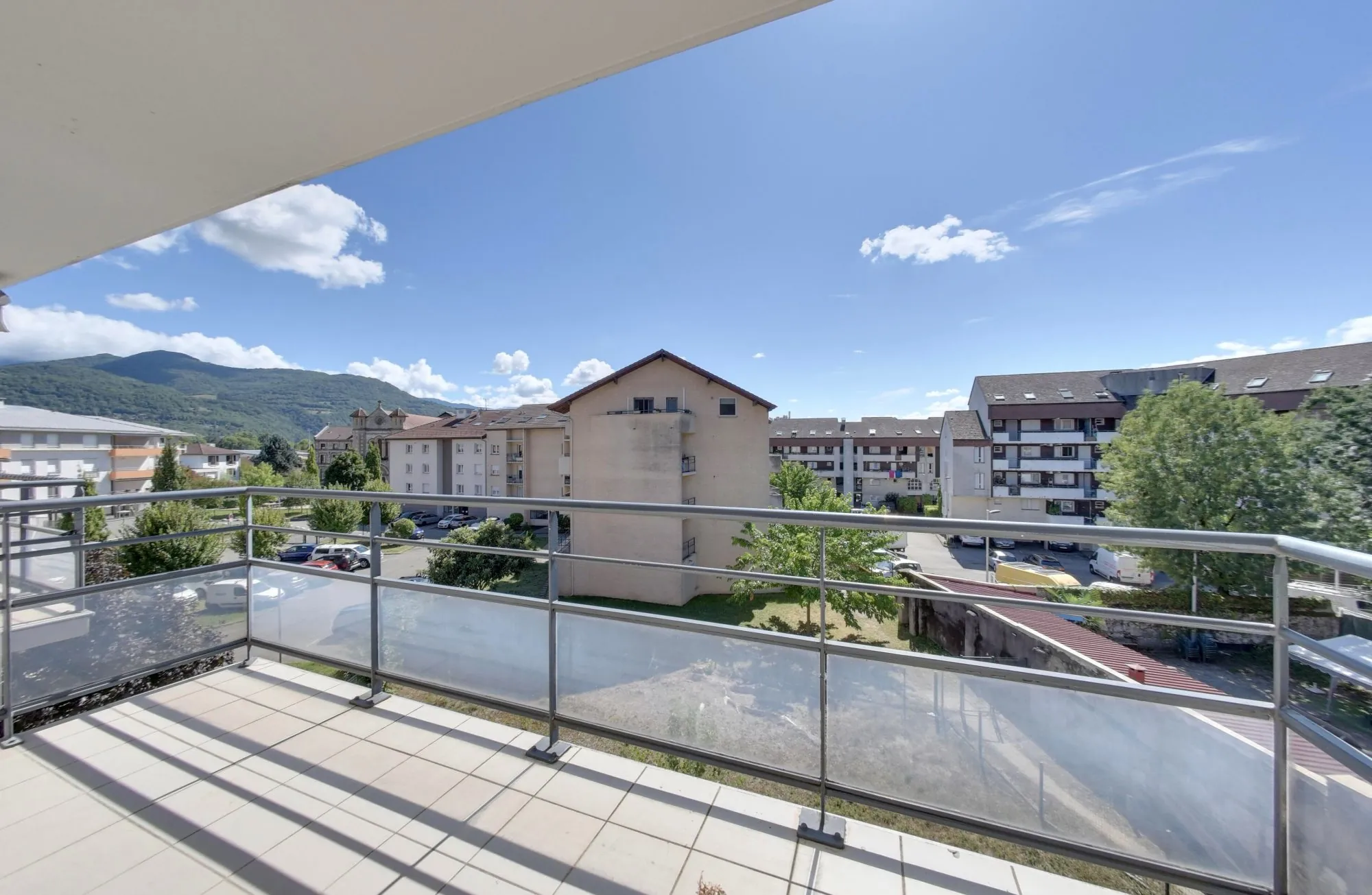 Appartement T2 lumineux avec terrasse à Saint-Martin-d'Hères, proche campus