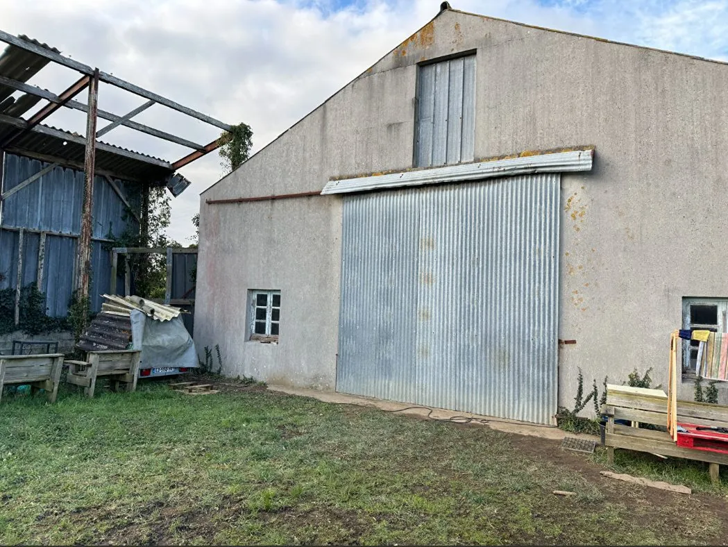Hangar de 200 m² à vendre à Pouldreuzic - Idéal stockage ou professionnel