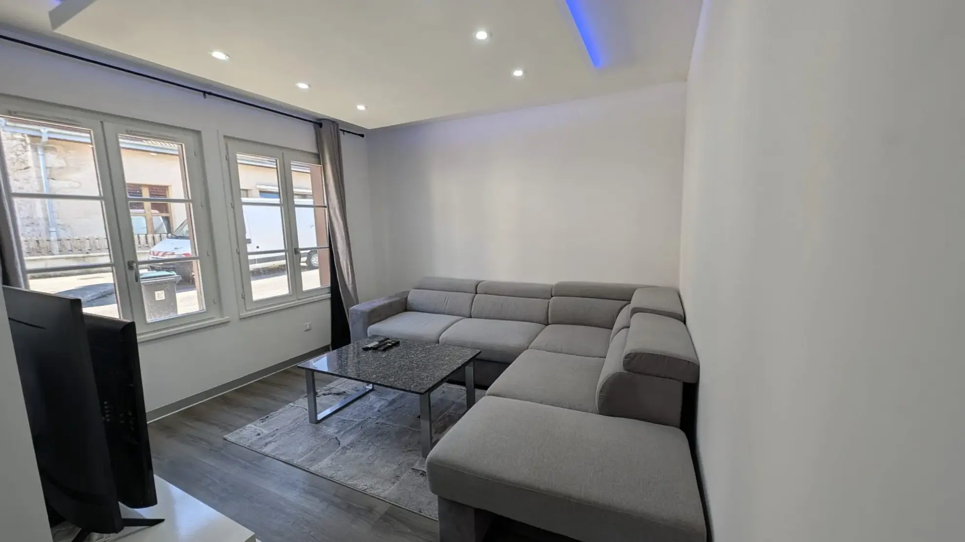 Appartement rénové de 47 m² à vendre au centre des Hôpitaux-Neufs 