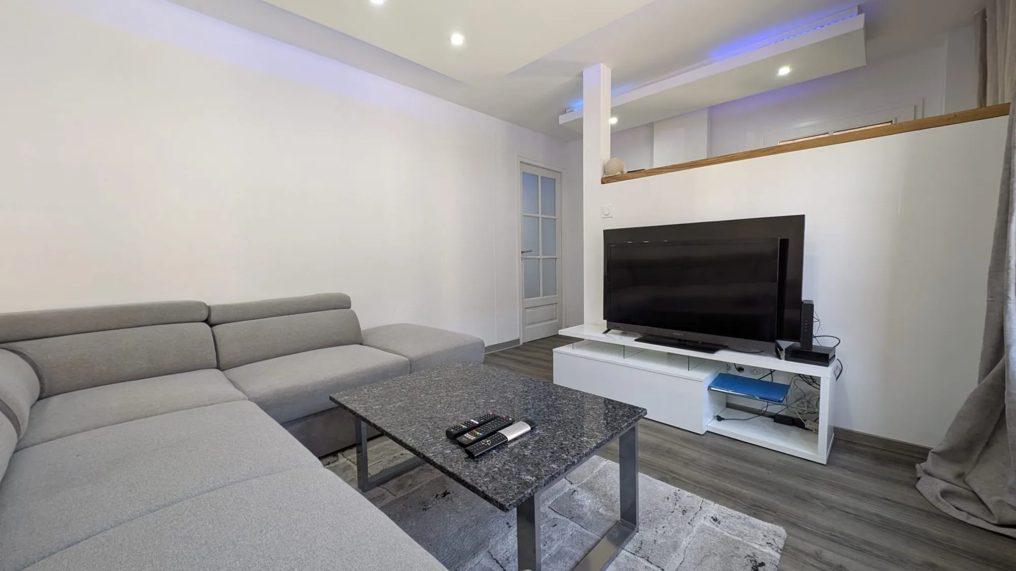 Appartement rénové de 47 m² à vendre au centre des Hôpitaux-Neufs 