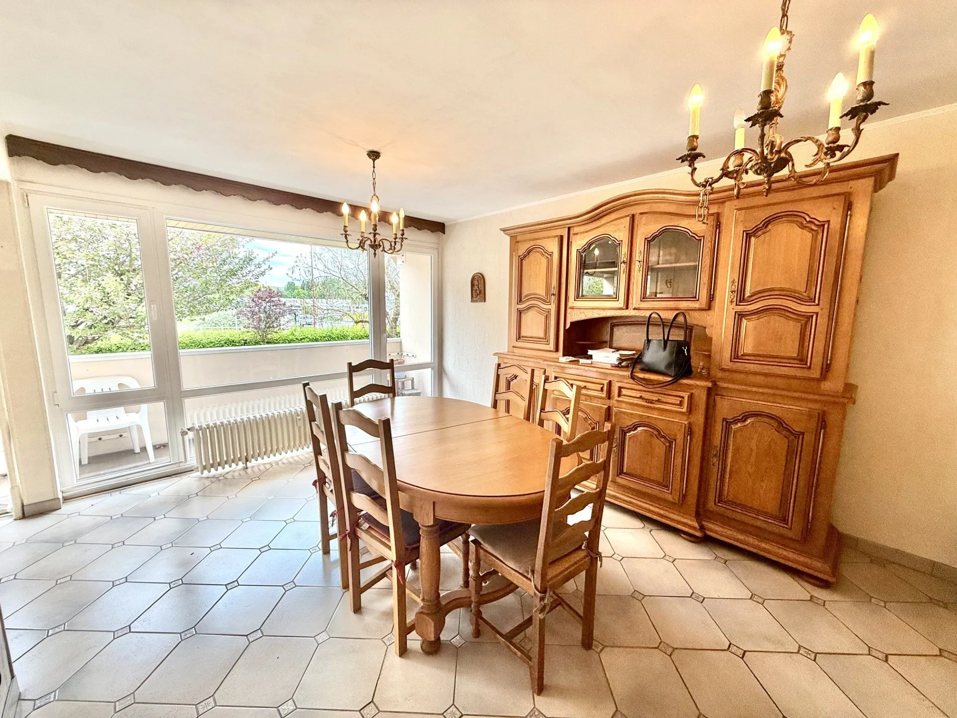 Appartement de 94 m² à Metz avec balcon, garage et cave - Idéal rénovation 