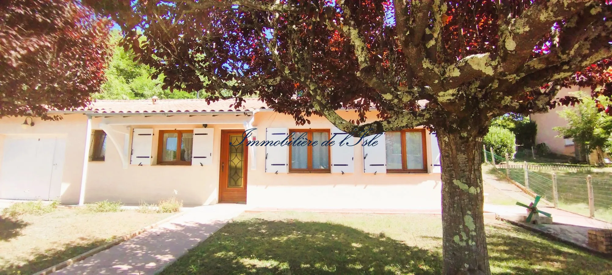 Charmante maison de plain-pied à Sarliac-sur-l'Isle avec jardin et terrasse