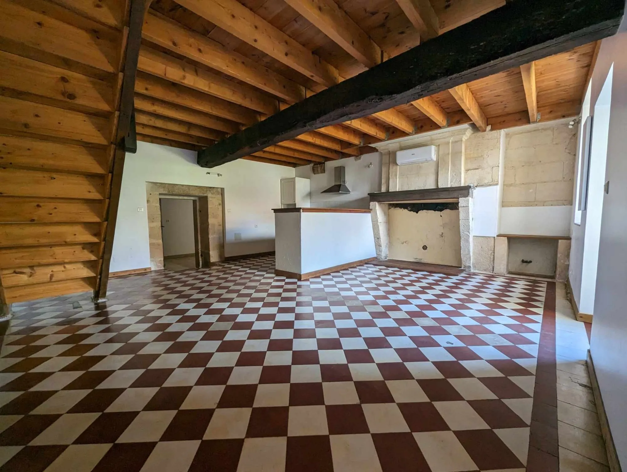 cuisine Maison à vendre à Rauzan - 7 pièces, terrasse et parking, contexte idéal