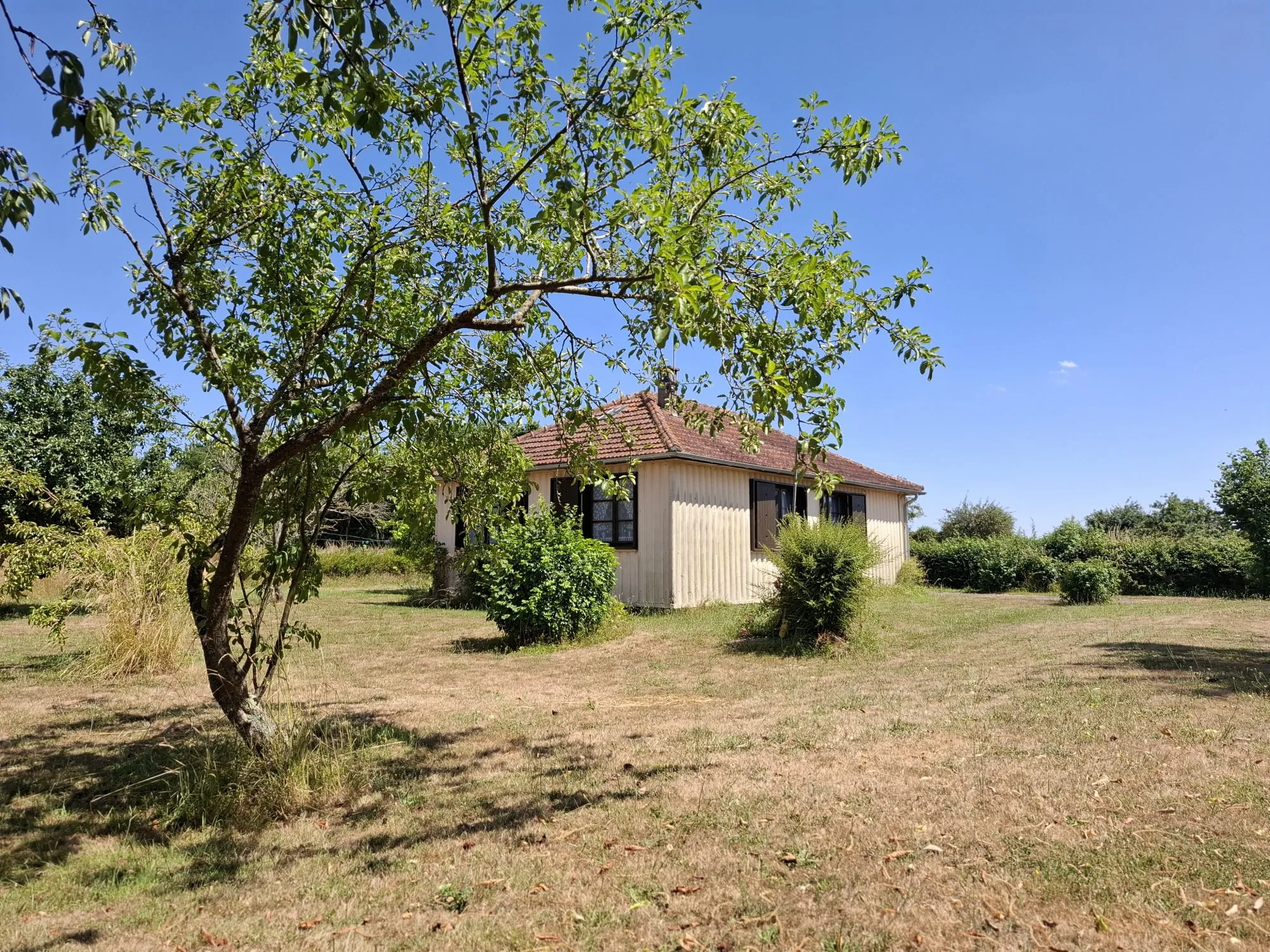 Charmante maison de 59,27 m² avec grand terrain à Maresché - Potentiel et authenticité 
