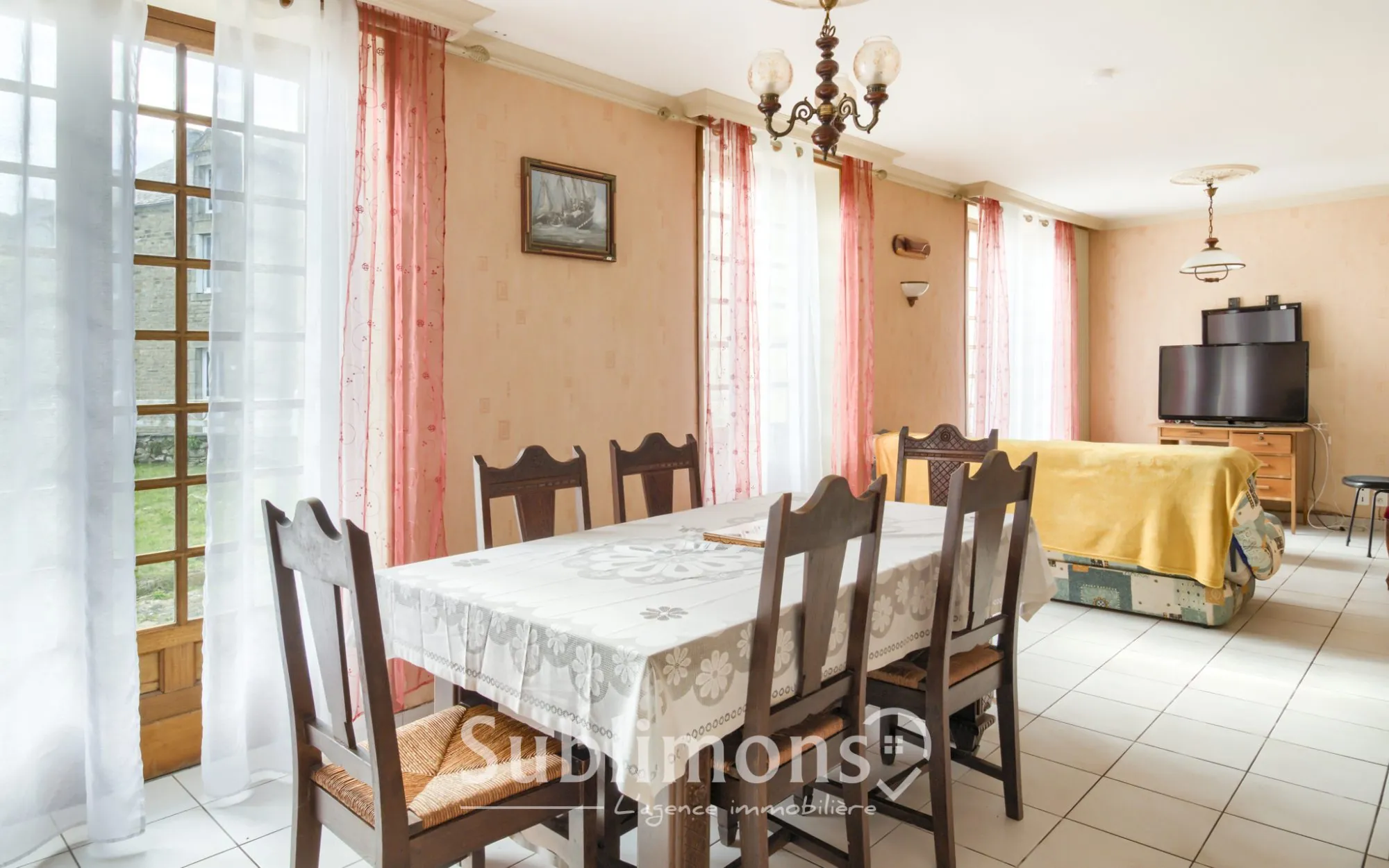 Maison ancienne à vendre à Val d'Oust avec potentiel de rénovation 