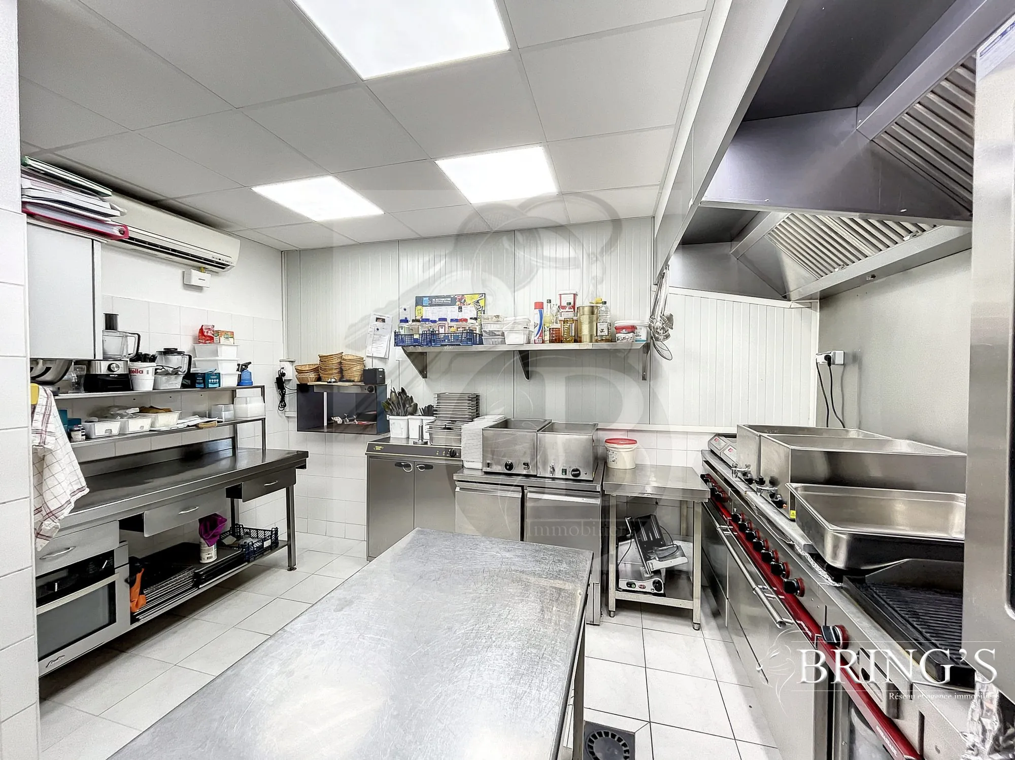 Cuisine Fonds de commerce restaurant neuf à Châteaubriant avec terrasse et licence IV 