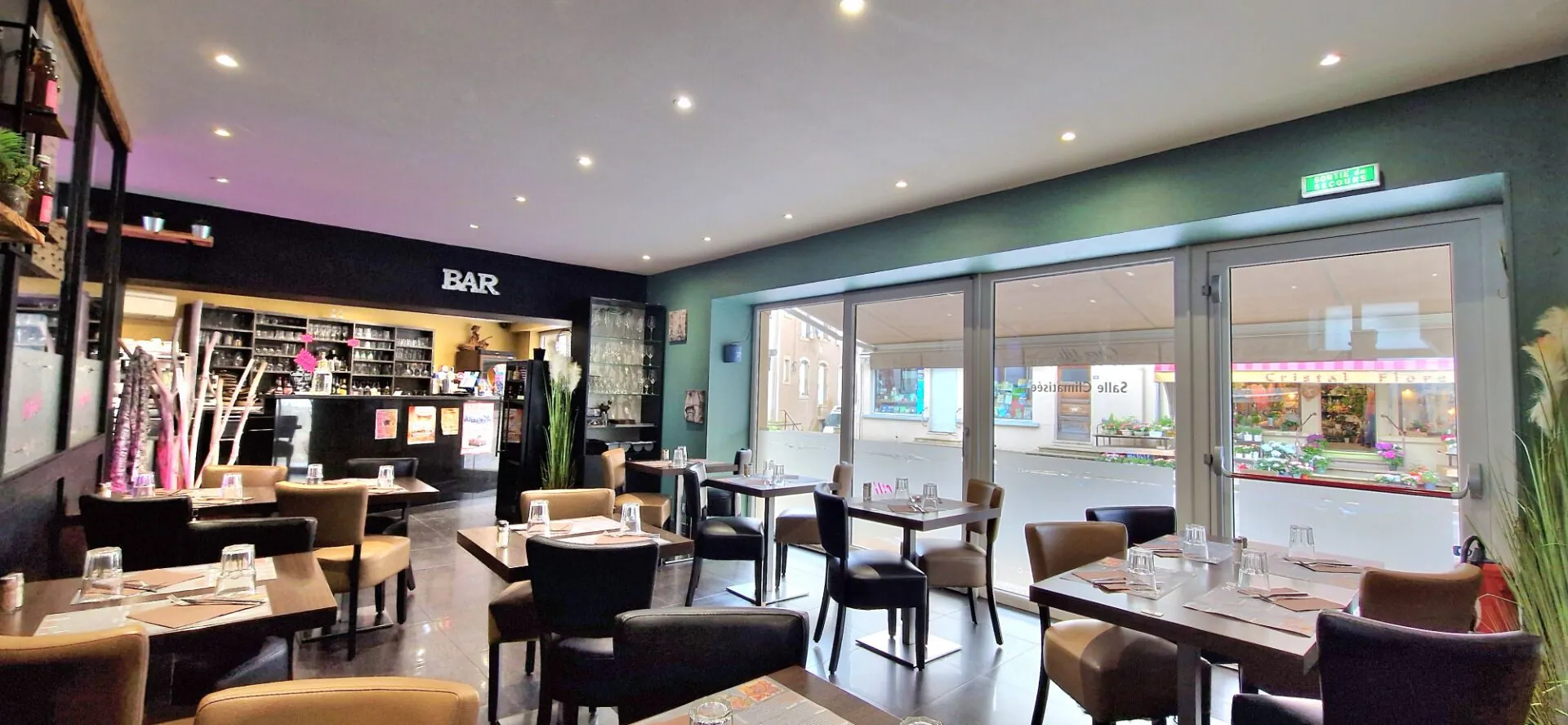 Fonds de commerce restaurant pizzeria à Baccarat - Grande capacité et équipement moderne