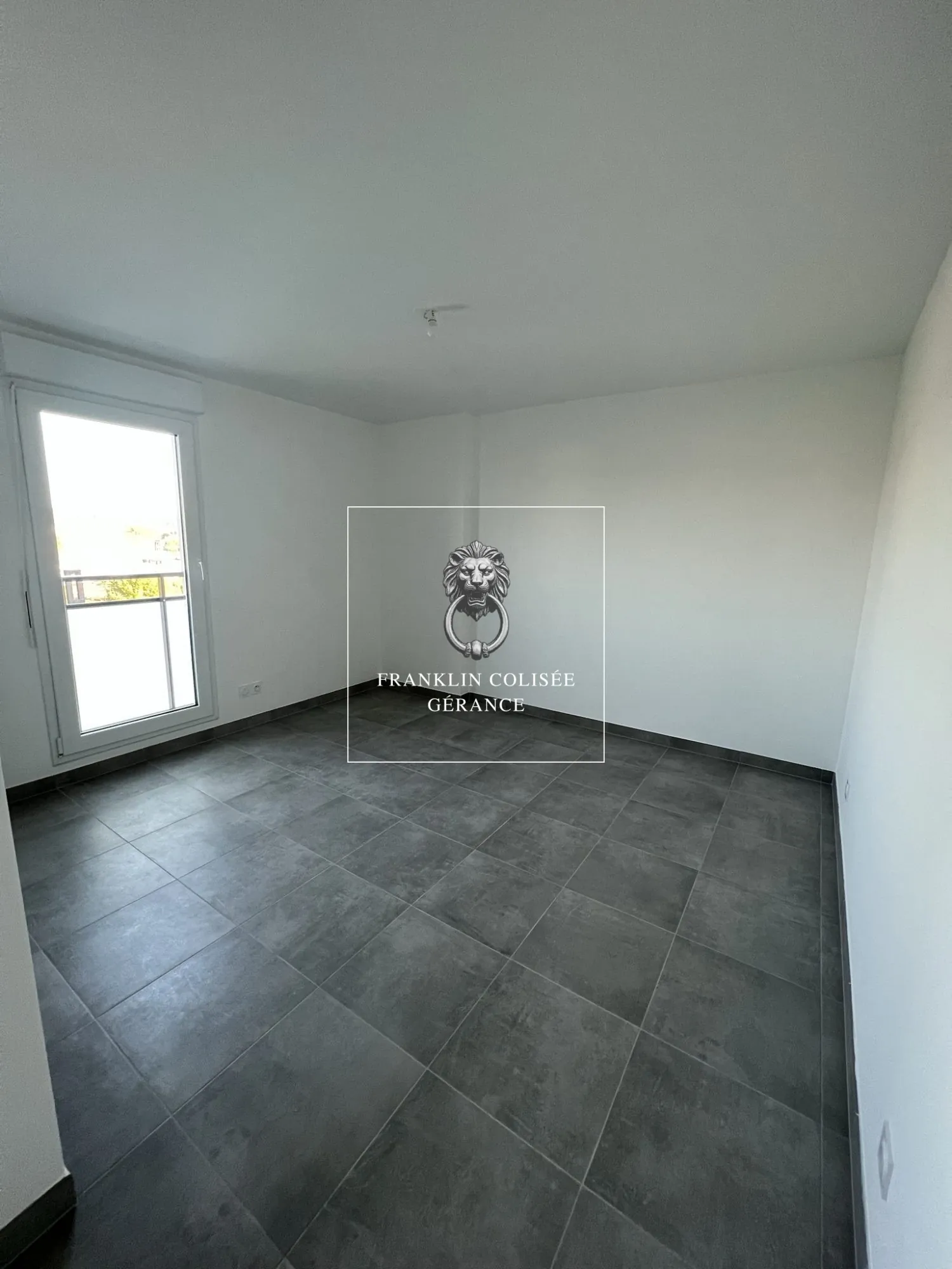 Studio loué avec loggia et parking à Athis-Mons 