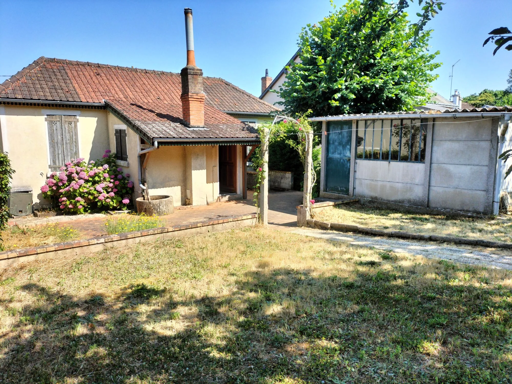 Maison de plain-pied avec jardin et stationnement à Montval-sur-Loir