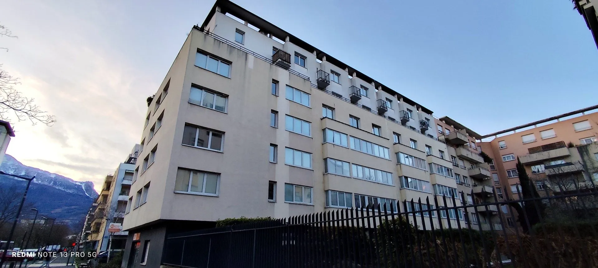 Studio meublé à Grenoble avec revenus locatifs sécurisés - Investissement rentable