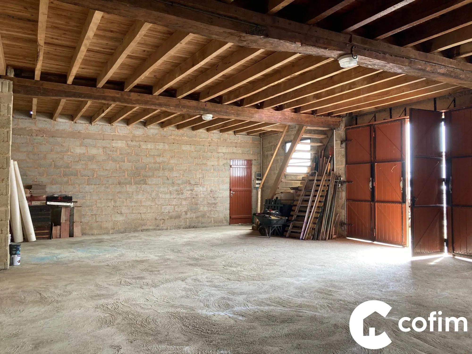 Entrepôt à aménager de 182 m² avec vue sur vallée près d'Arzacq