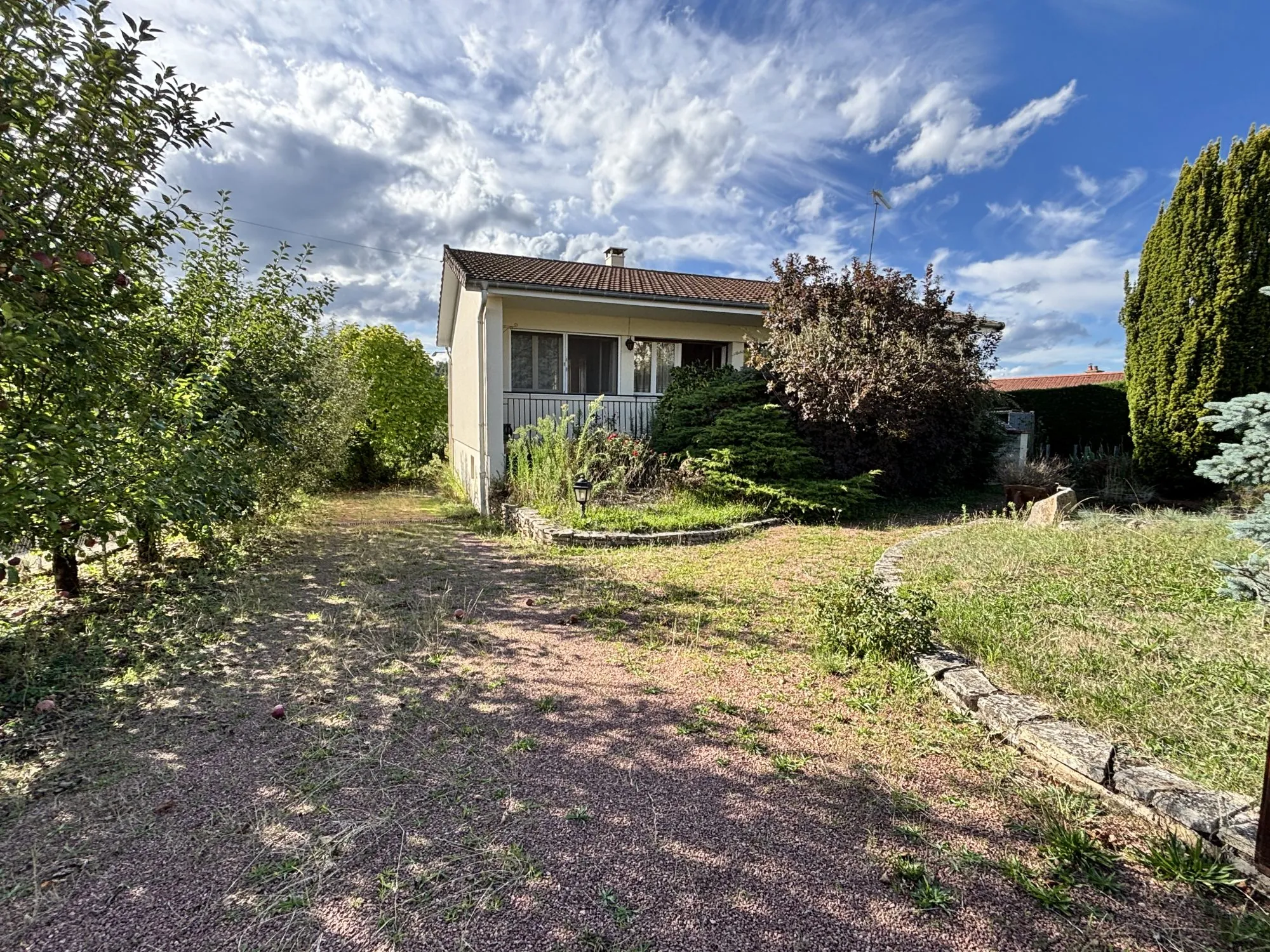 Maison indépendante avec sous-sol à La Clayette (71) – 74 m²