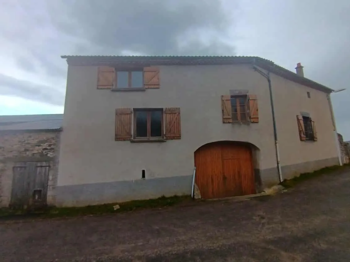 Maison de campagne à rénover à Apchat - Charmante propriété avec grand potentiel
