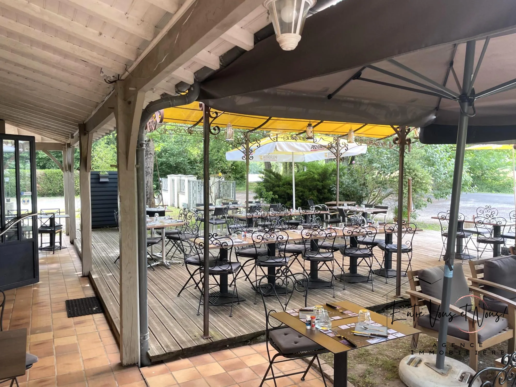 Fonds de commerce restaurant à vendre à Bazas avec terrasse et potentiel d’expansion