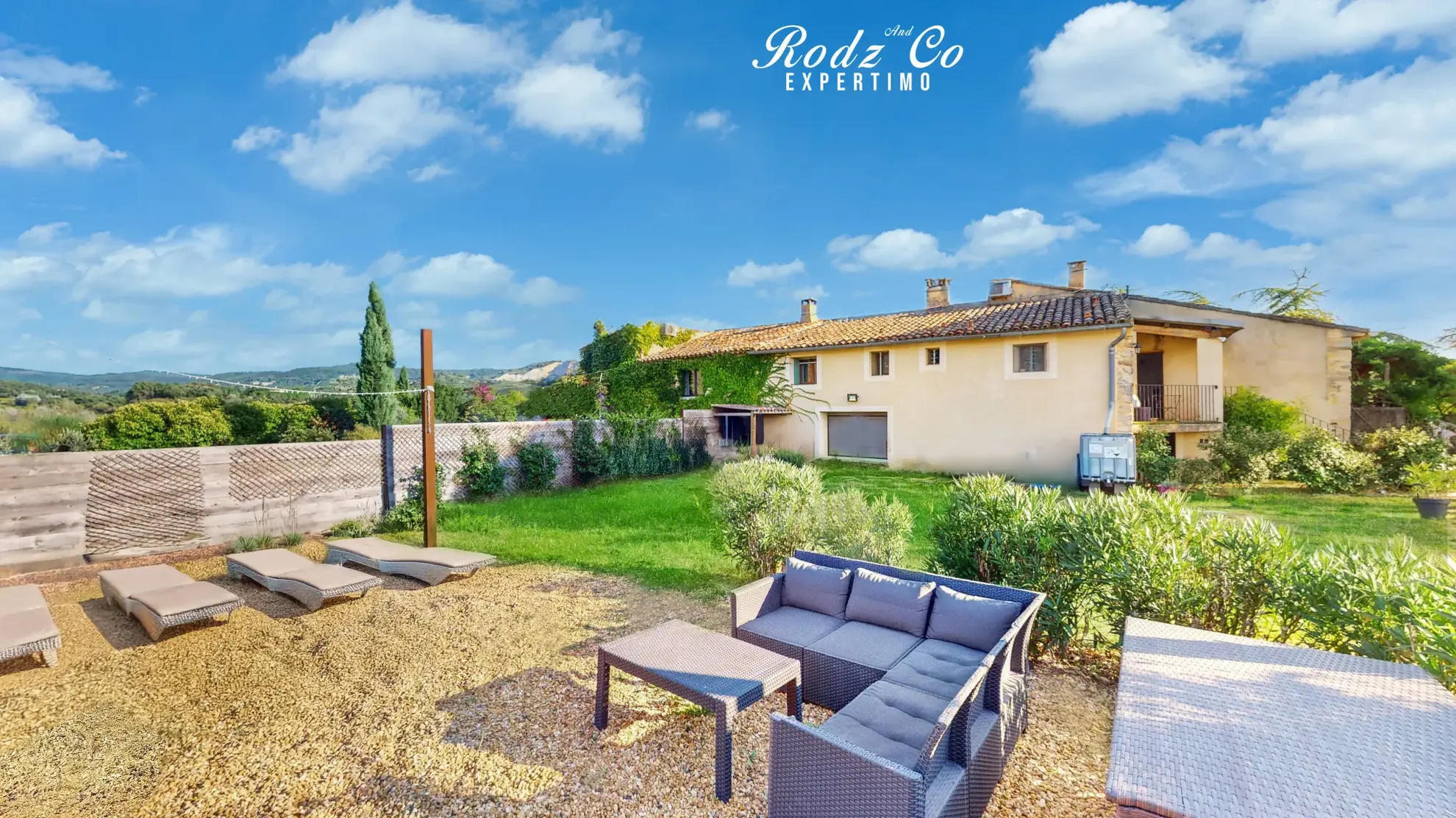 Maison ancienne avec vue panoramique et jardin clos à Rustrel, Luberon