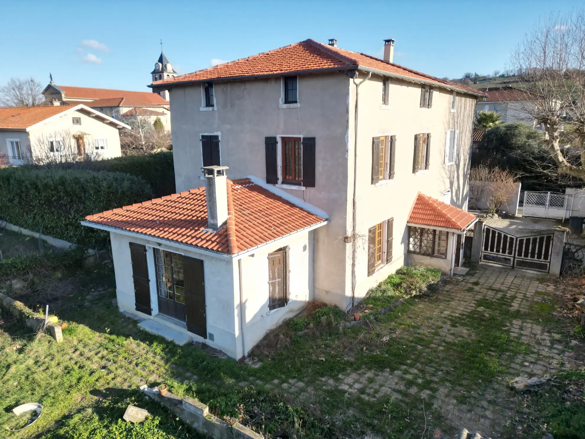 Maison de village à rénover à Reventin-Vaugris – potentiel et emplacement privilégié