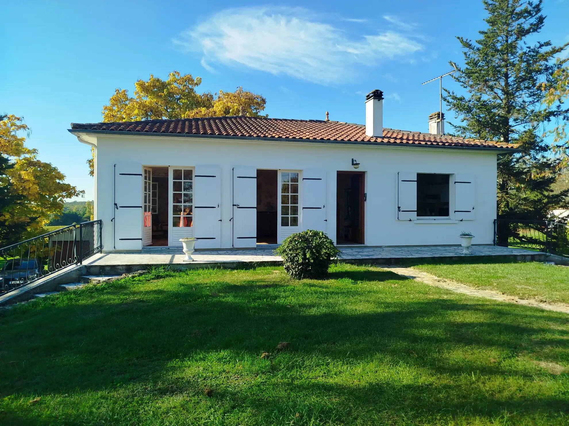 Maison familiale avec potentiel d'aménagement et grand terrain à Sauveterre de Guyenne 