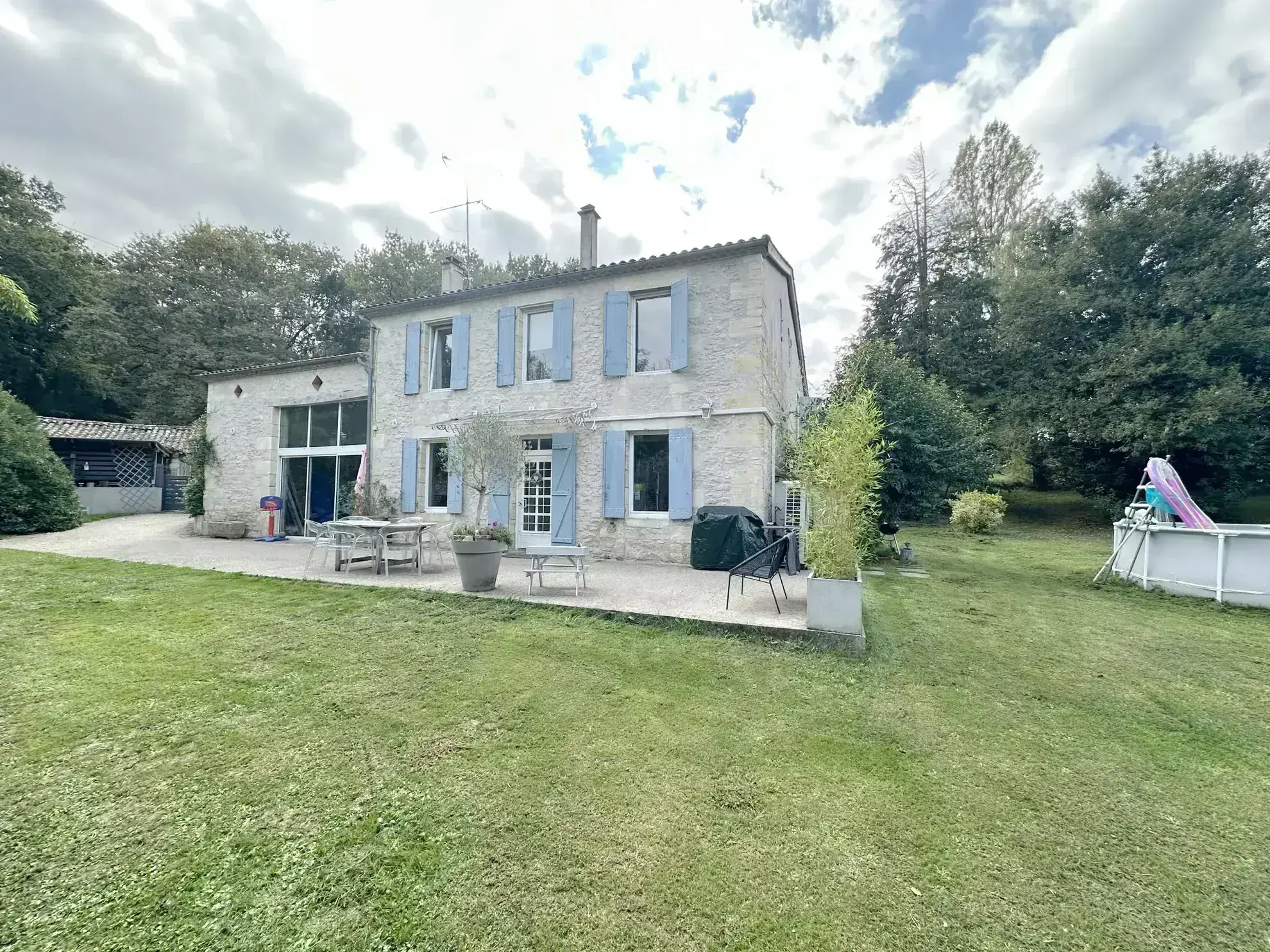 Belle maison en pierre avec 4 chambres à Monségur 33580 - Charme et modernité