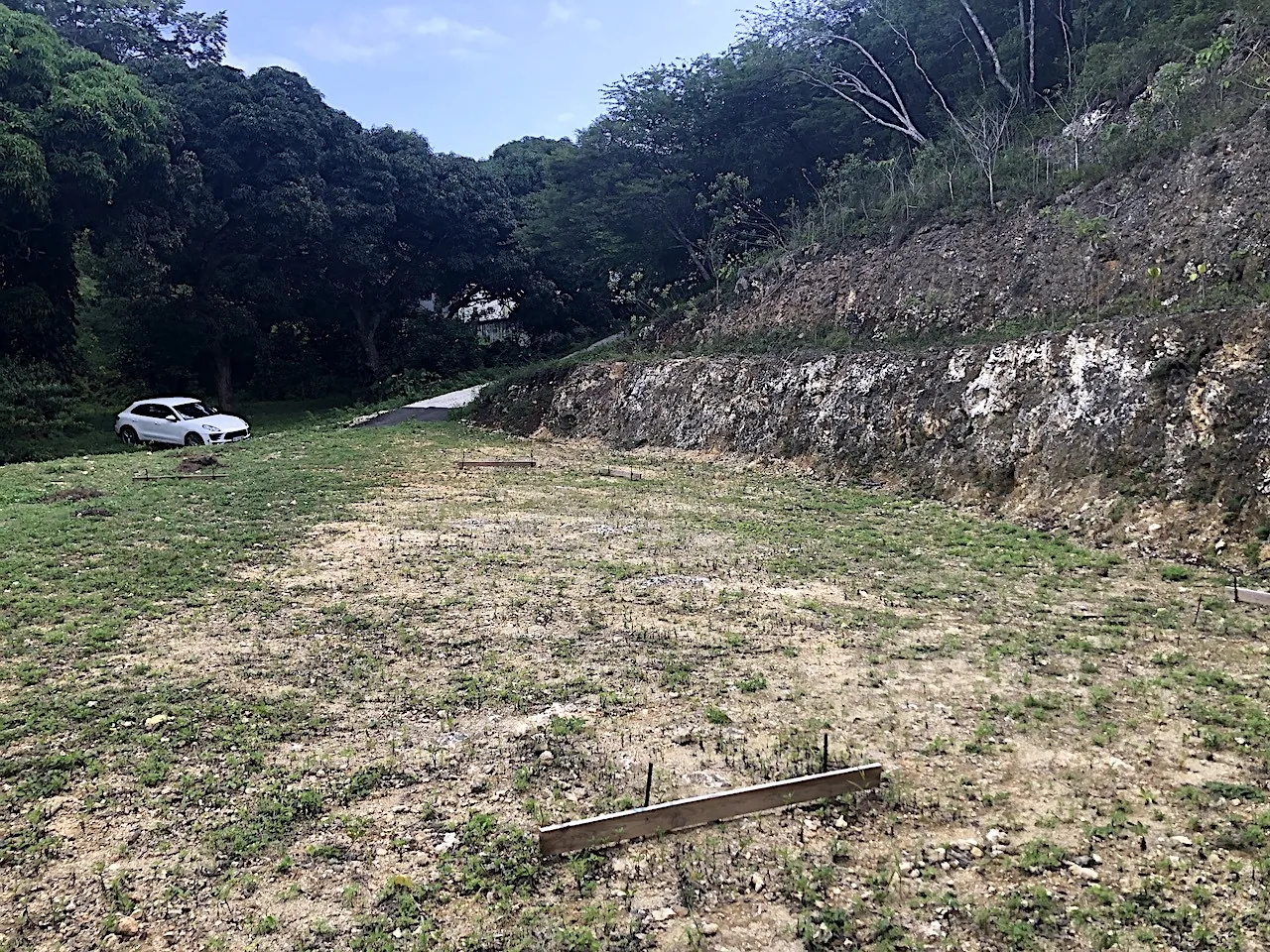 Terrain constructible de 1000 m² à Le Gosier, calme et en pleine nature 