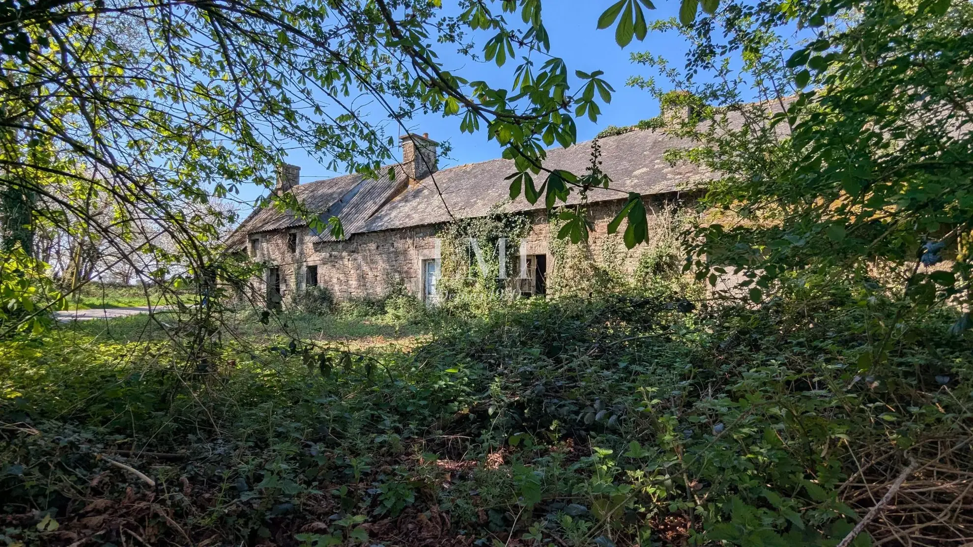 Corps de ferme à rénover à Inzinzac-Lochrist, proche Lorient, sur terrain de 2270 m² 