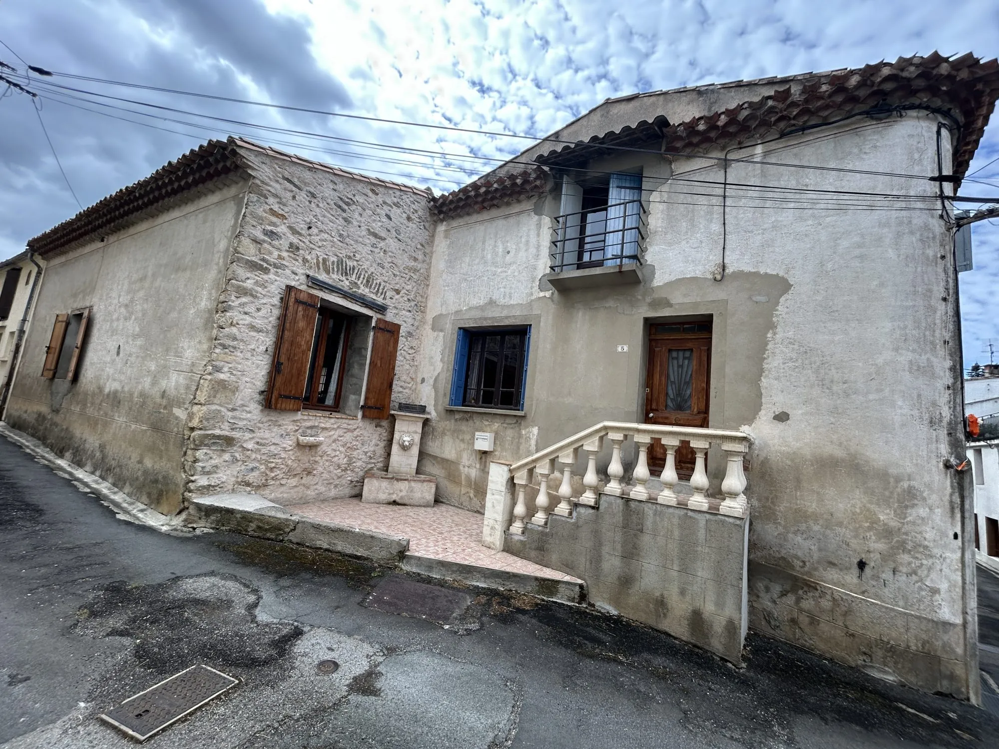 Magnifique maison à Montazels avec terrasse, cave et 3 chambres, chauffage au gaz