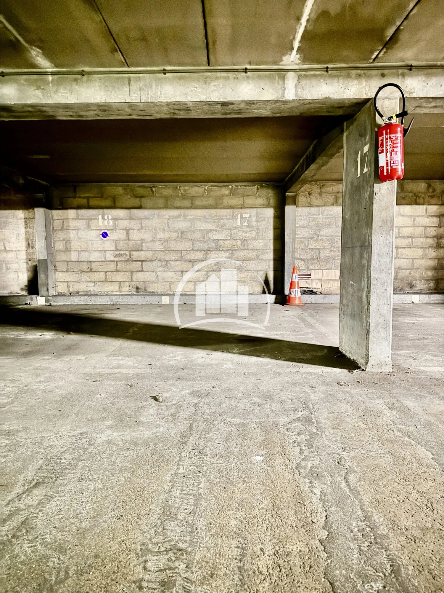 Place de parking sécurisée au sous-sol dans le 11e arrondissement de Paris