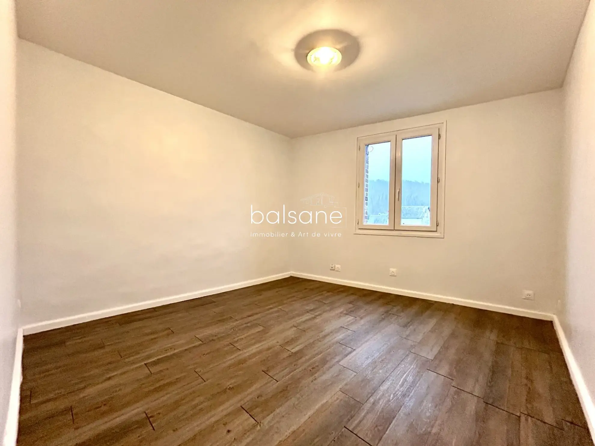 Appartement T2 à Radepond de 28,4 m² avec cuisine équipée et chauffage électrique 