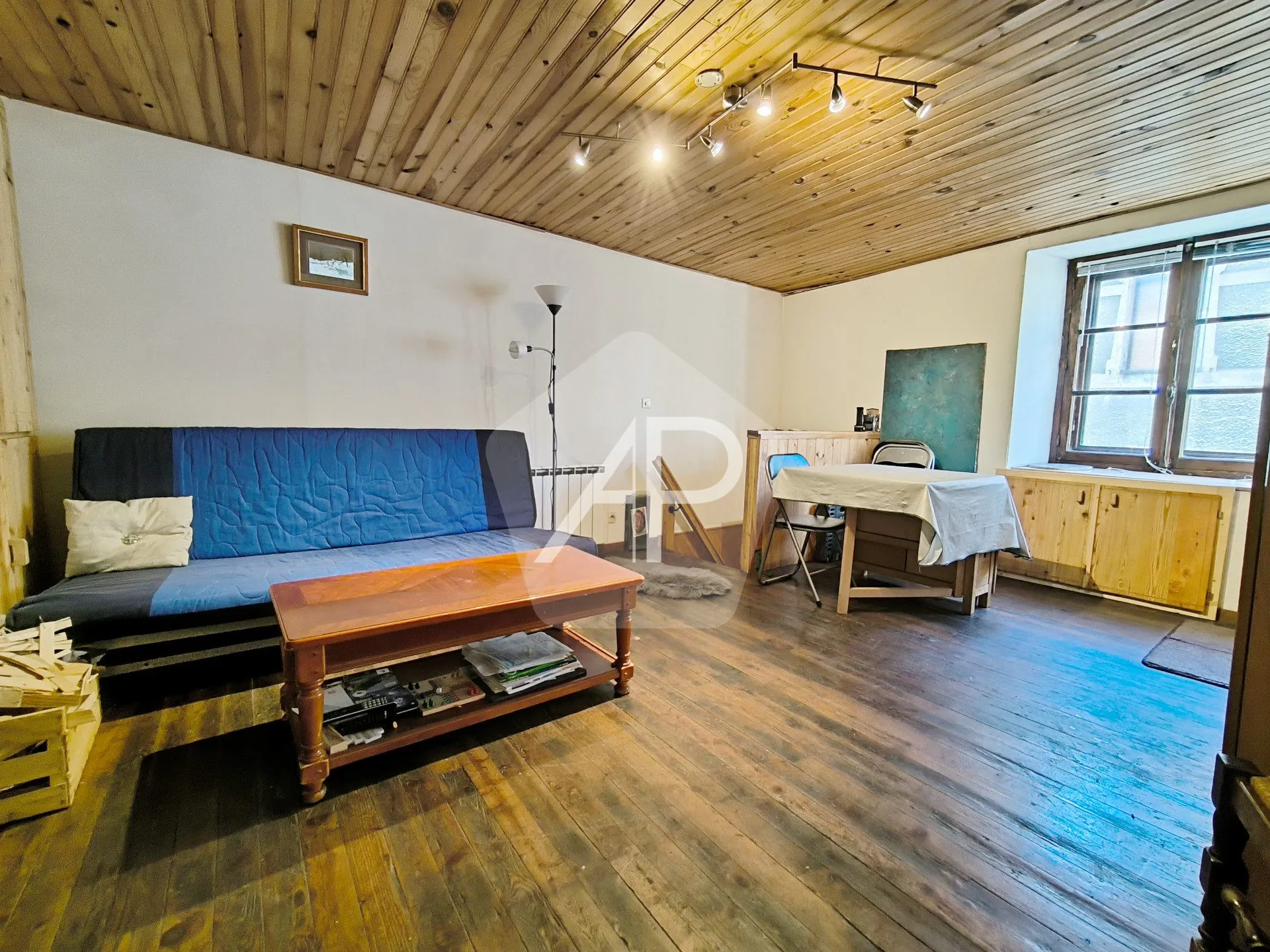 Maison de village à vendre avec grange à rénover à l'Argentière-la-Bessée