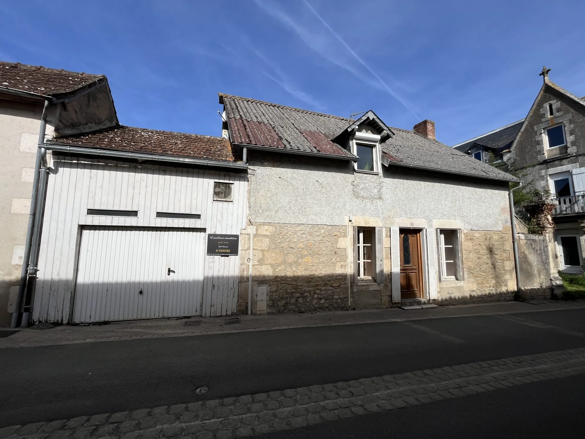 Coté rue Charmante maison individuelle de 120 m² avec jardin et terrasse à Saint-Savin