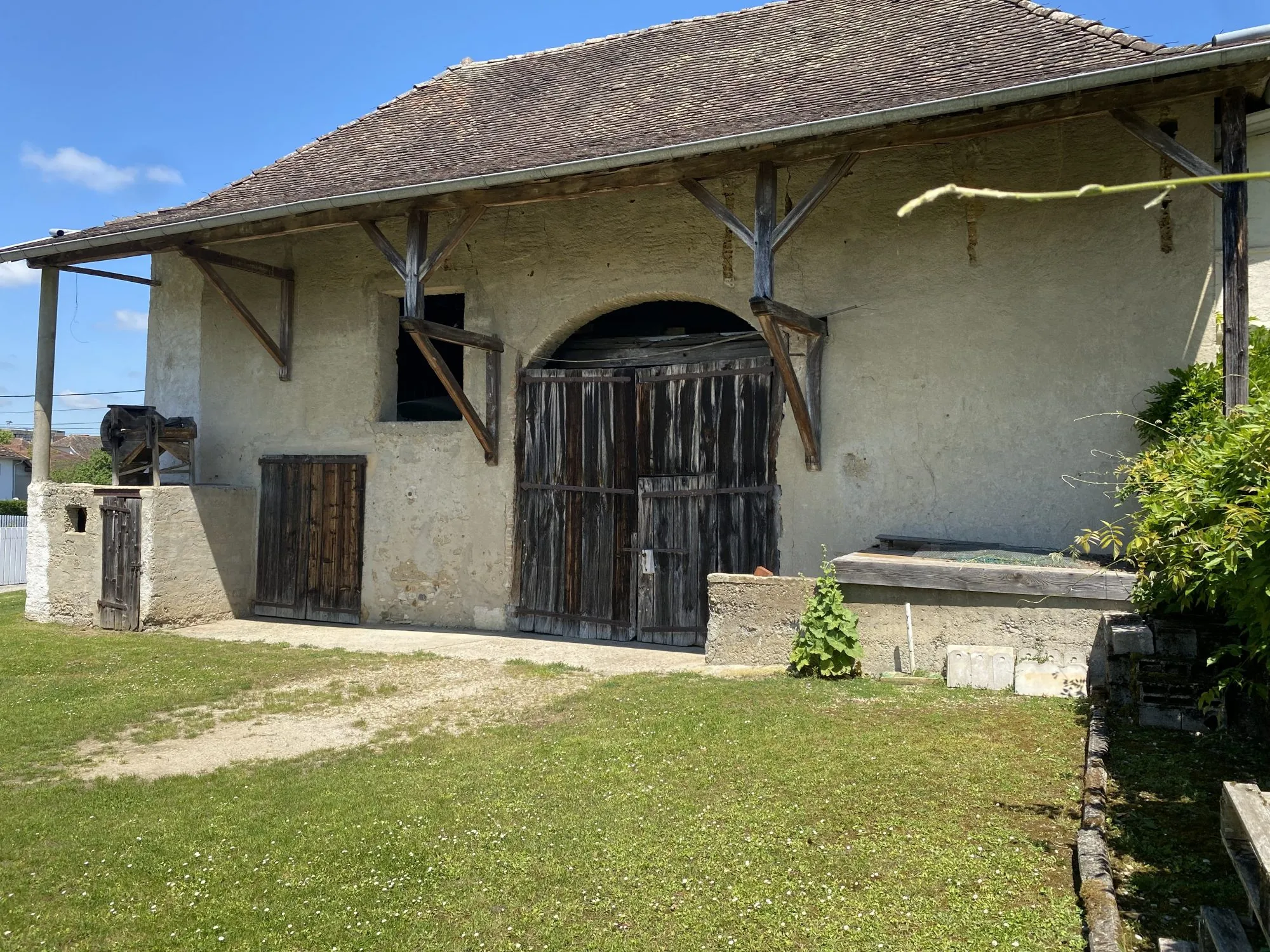 Grange à réhabiliter avec potentiel immobilier à Les Avenières Veyrins-Thuellin 