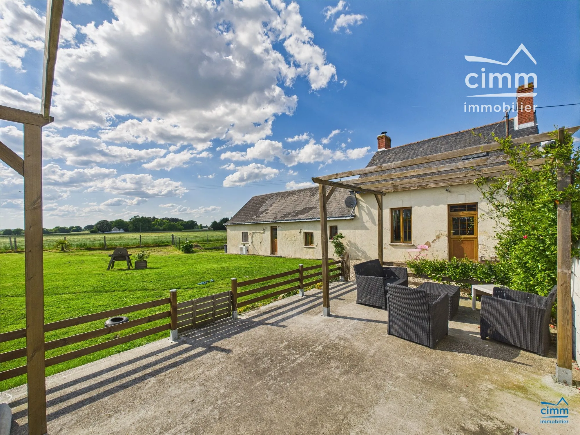 Longère en campagne avec dépendances et paddocks à Longué-Jumelles