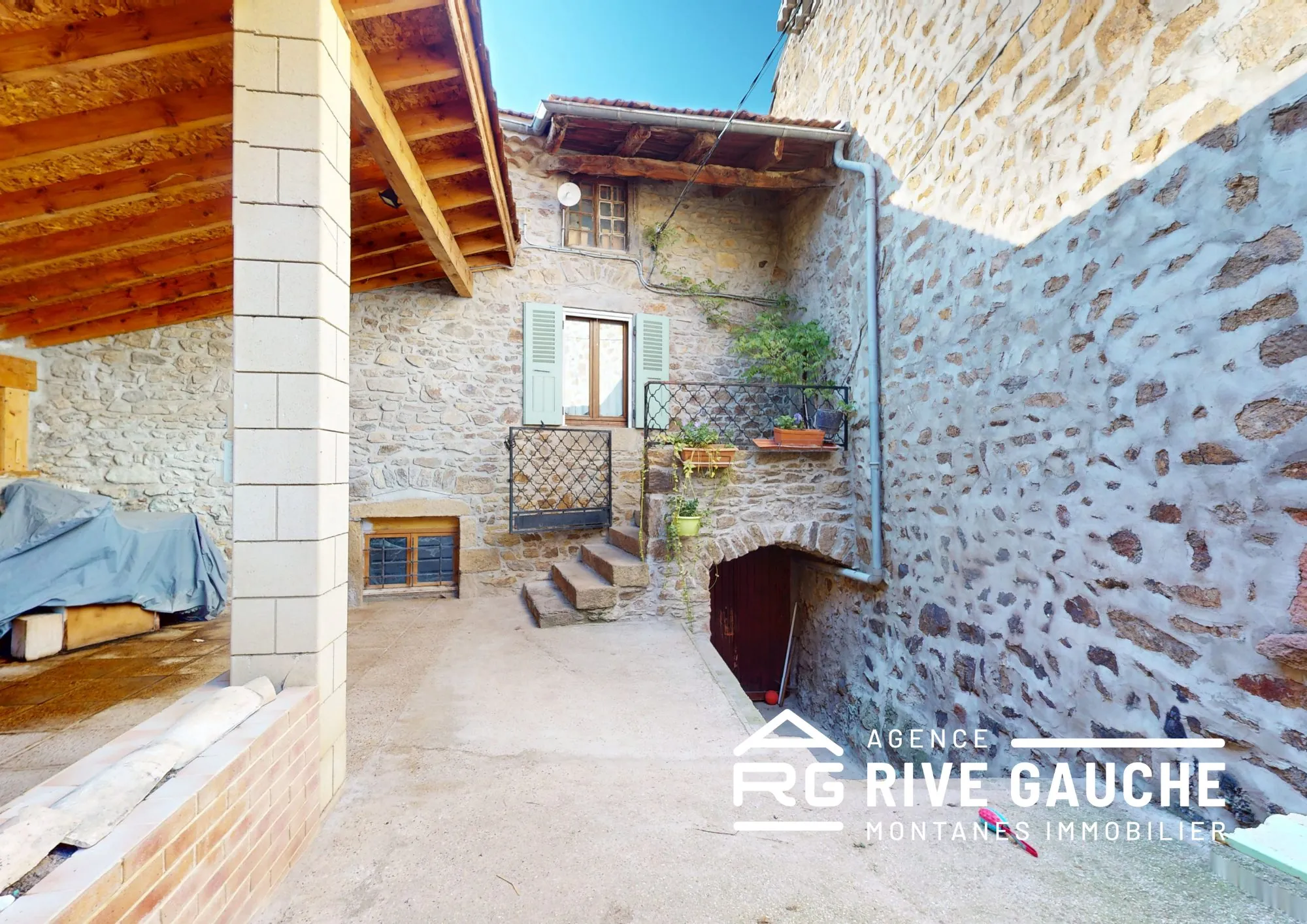 Charmante maison en pierre à vendre à Brossainc, Ardèche verte