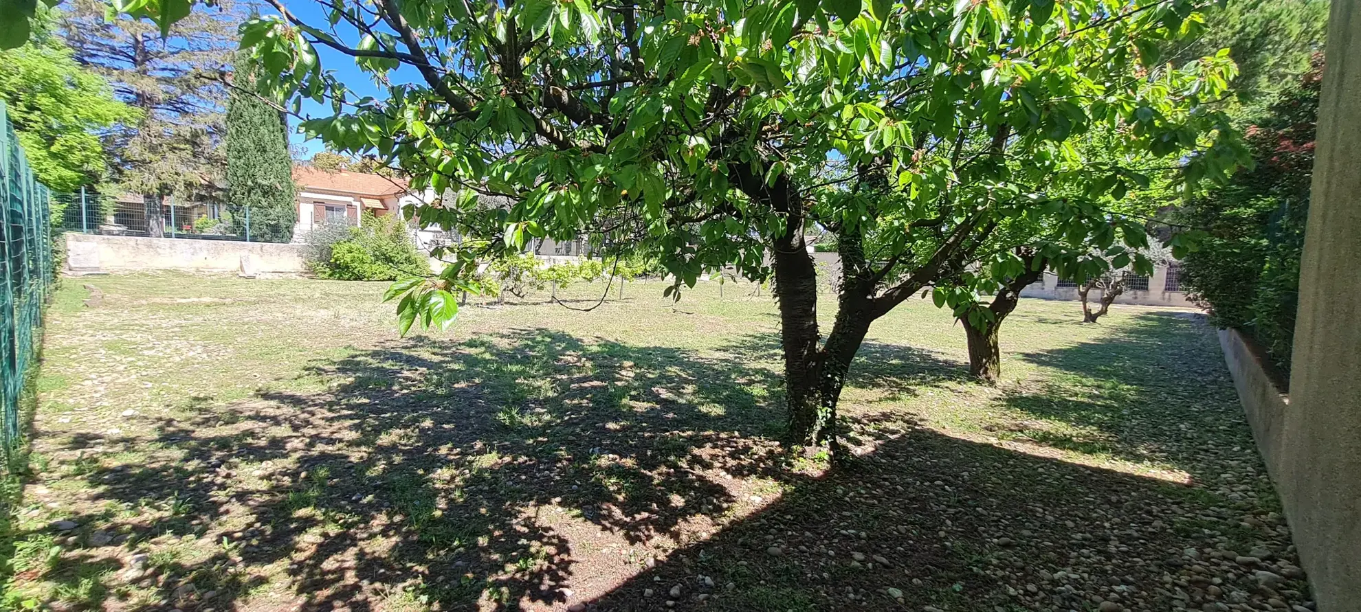 Terrain constructible de 600 m² à Sorgues - Libre constructeur, secteur calme 