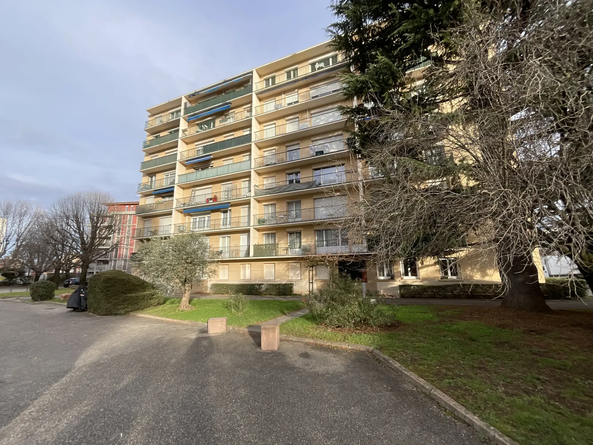 Appartement T3 à Villeurbanne avec parking et cave, proche Médipôle