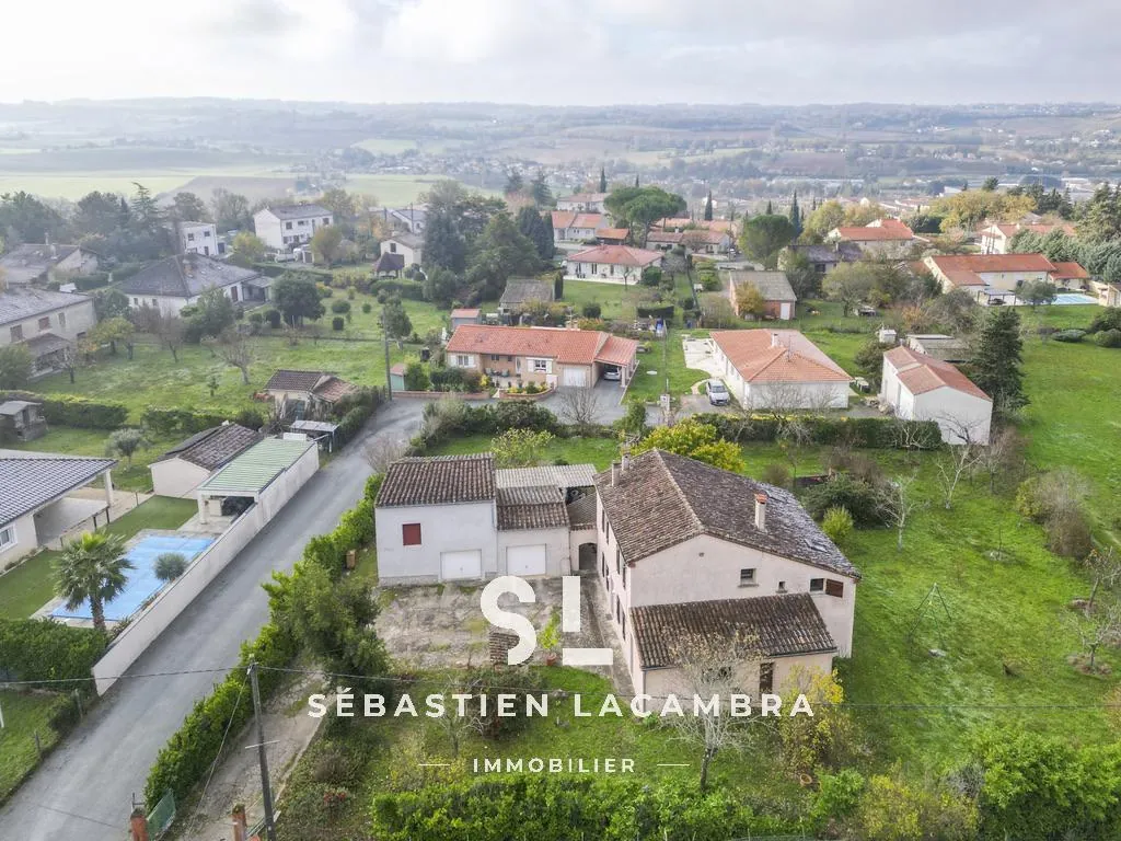 Belle maison ancienne avec dépendances et terrain à Puygouzon, près d'Albi 