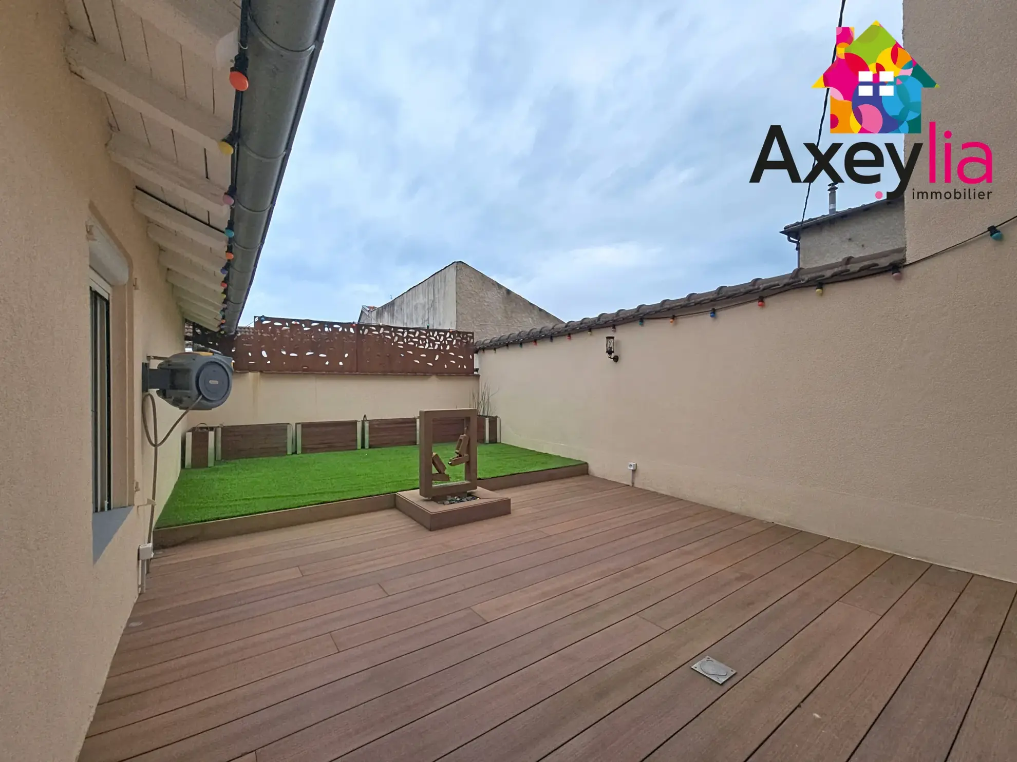 Appartement lumineux de 136,68 m² avec terrasse, cave et parking privé au Coteau 